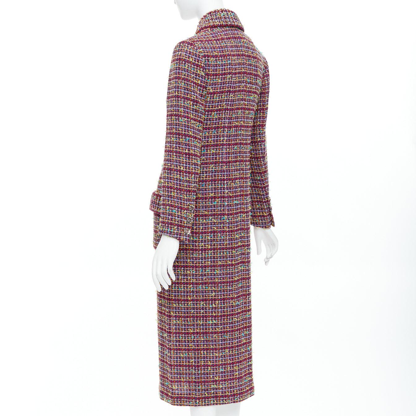 CHANEL 2023 Runway tweed rose jaune multicolore  Manteau long à boutons CC FR36 S en vente 2
