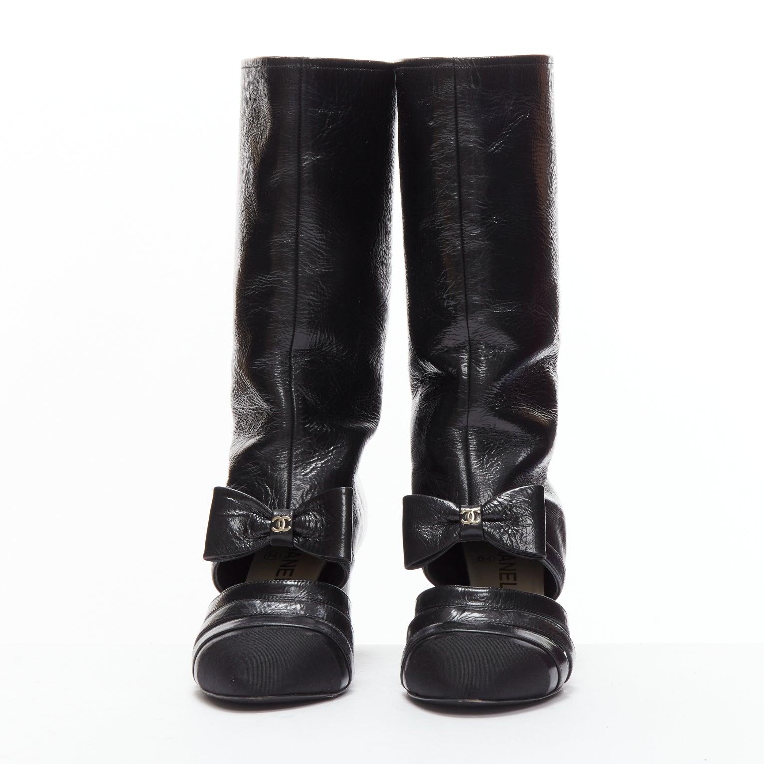 CHANEL 2023 Runway silver CC bow black leather cut out boots EU38.5 In Good Condition For Sale In Hong Kong, NT