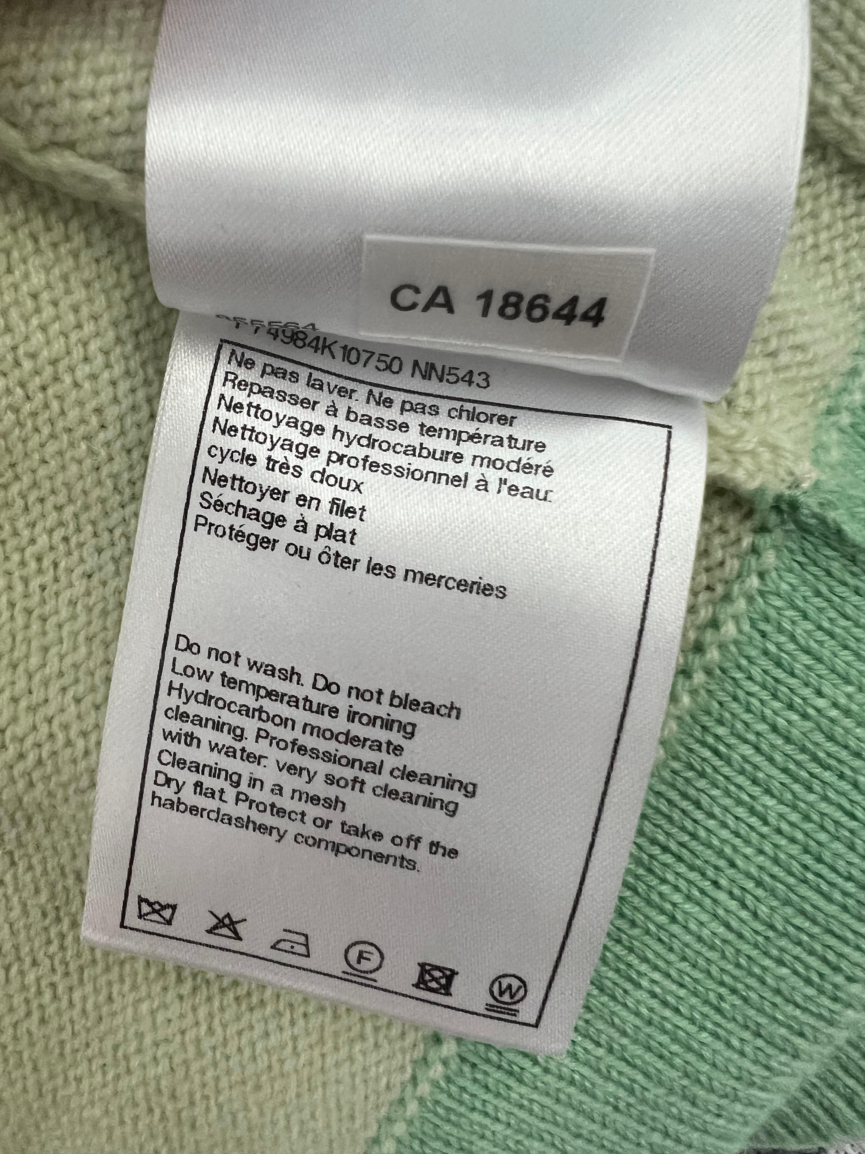 Chanel 2023 Spring Runway Green Halter cashmere with removable sleeve vest For Sale 2
