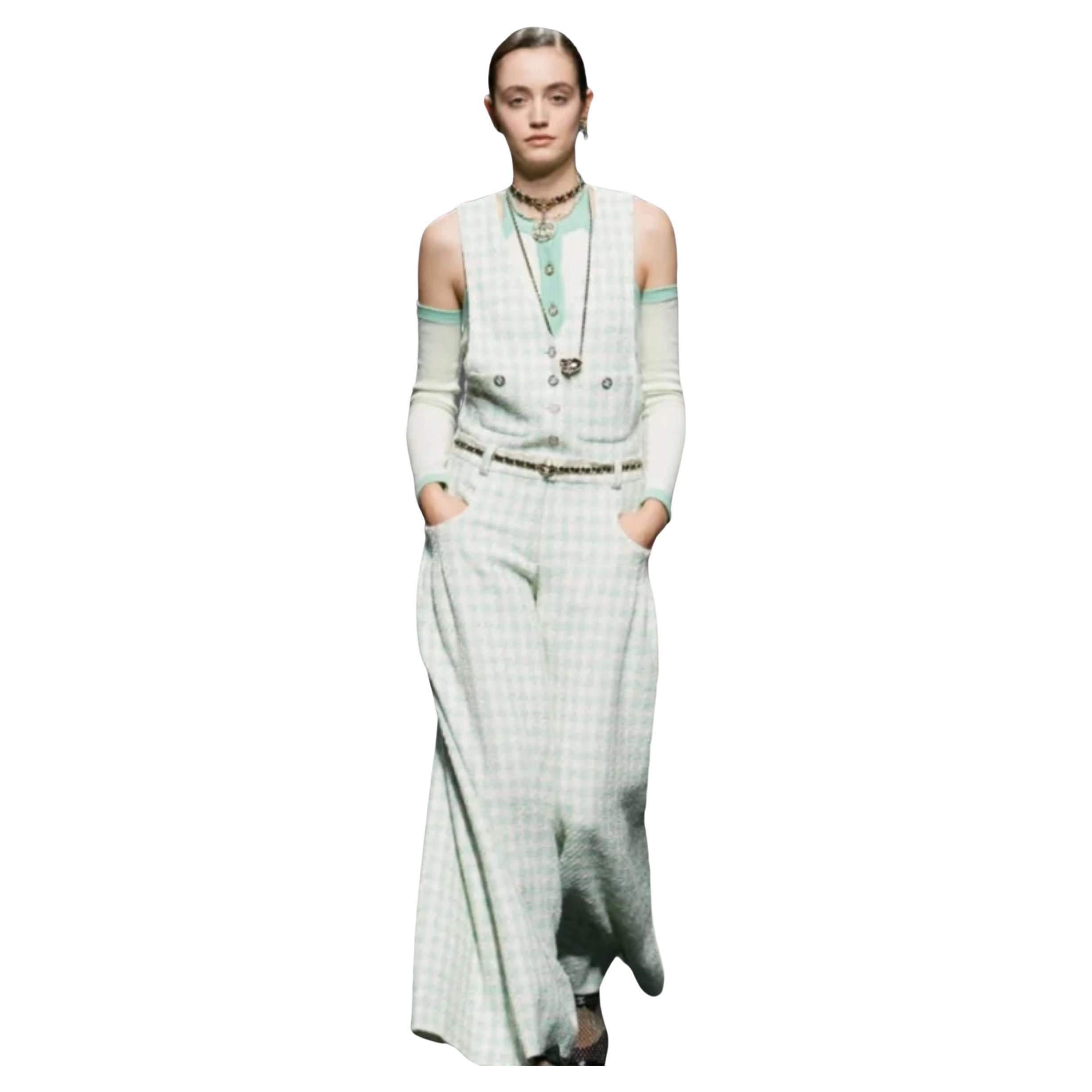 Chanel 2023 Spring Runway Green Halter cashmere with removable sleeve vest 