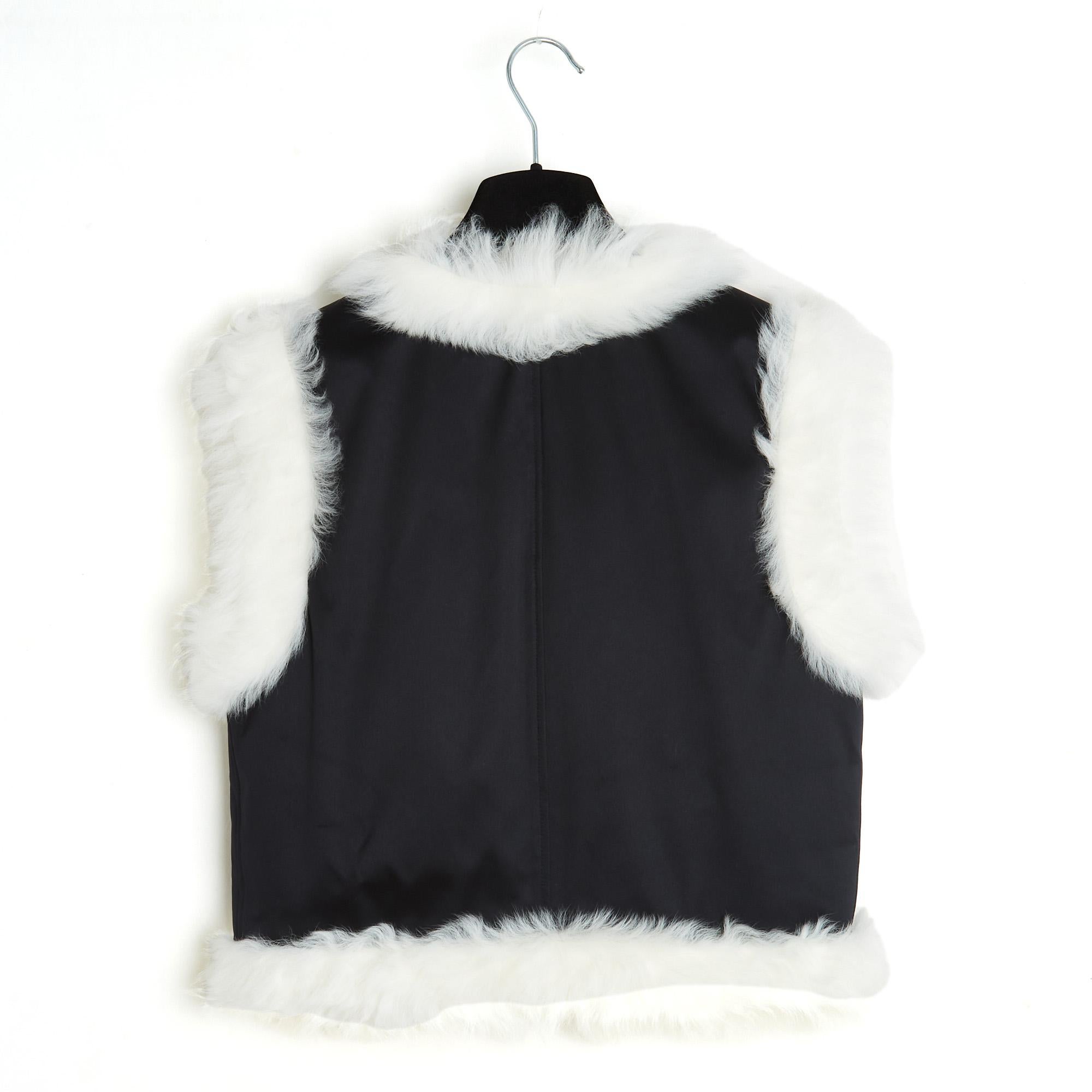 Chanel 2023 Veste FR38 Coco Neige Giacca reversibile bianca e nera UK10 US8 in vendita 1