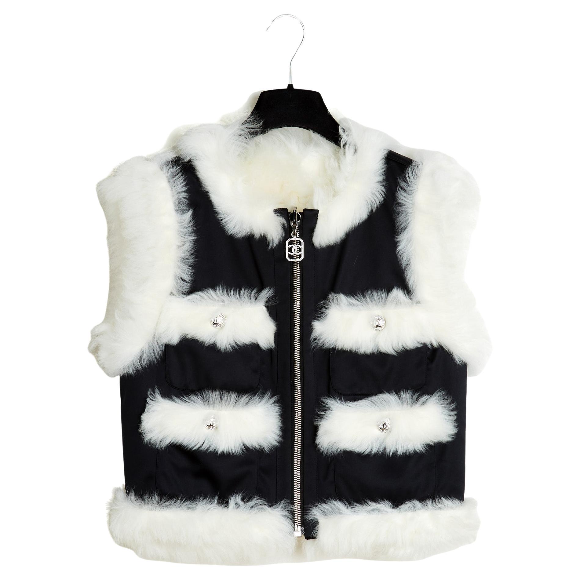 Chanel 2023 Veste FR38 Coco Neige Reversible Black White Jacket UK10 US8 For Sale