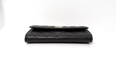 Chanel 2024 Portafoglio lungo in pelle trapuntata di caviale nero con patta