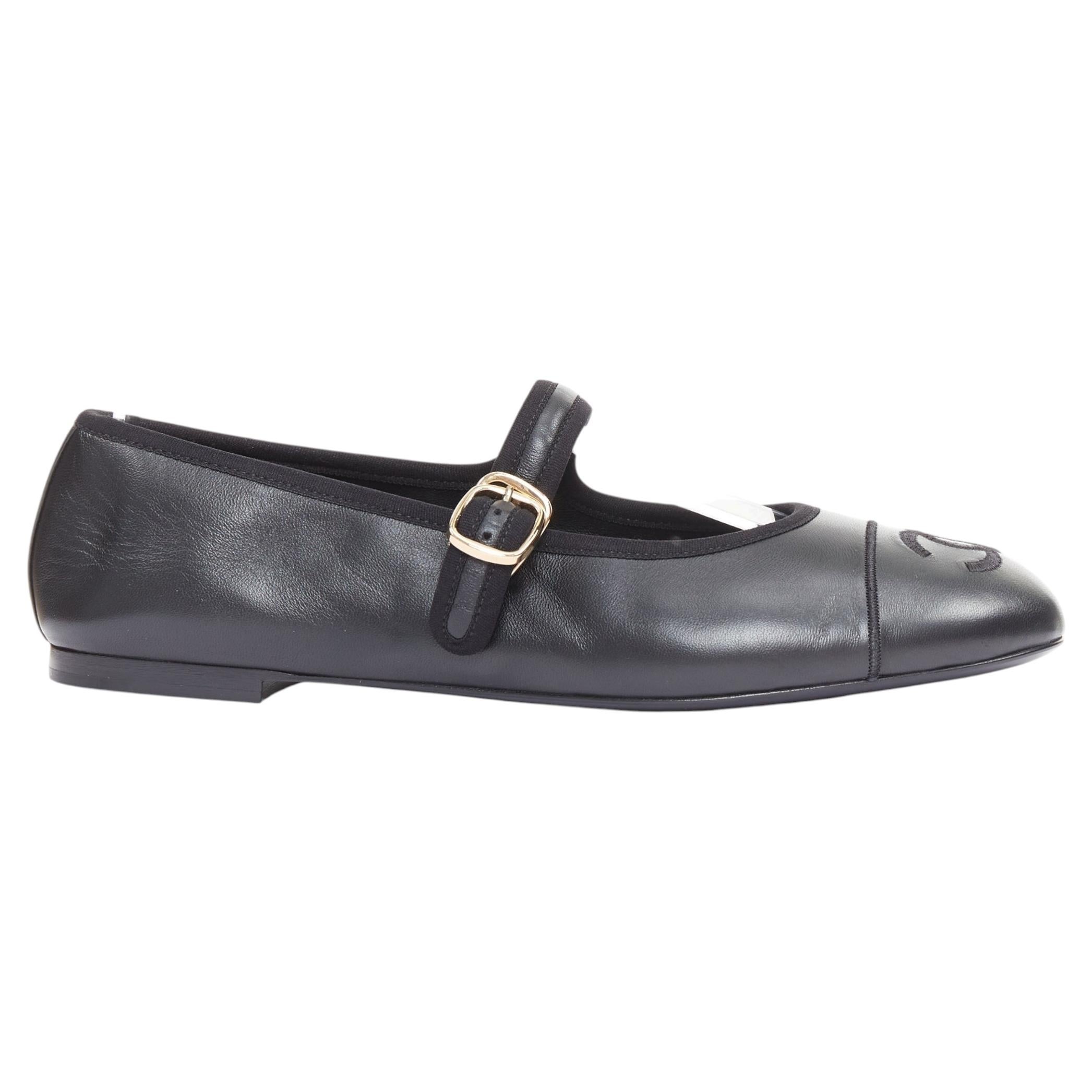 Zapatos planos Mary Jane de CHANEL 2024, en piel de cordero suave negra con puntera con el logotipo CC cosido, talla 39 (EU)