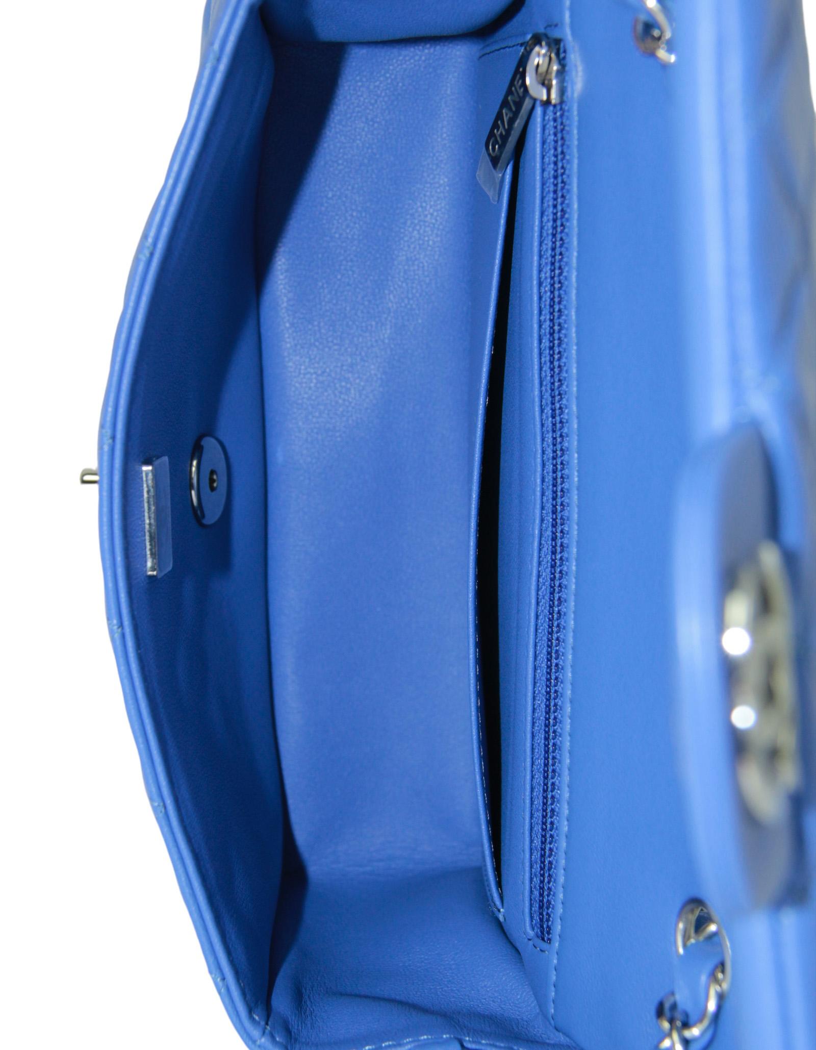 Chanel 2024 Blaue gesteppte rechteckige Mini-Klappe aus Lammfell und Leder im Angebot 2