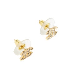 Chanel 2024 „Boucles d'oreille Clous Golden CC“ – Mikro-Ohrstecker mit Strasssteinen