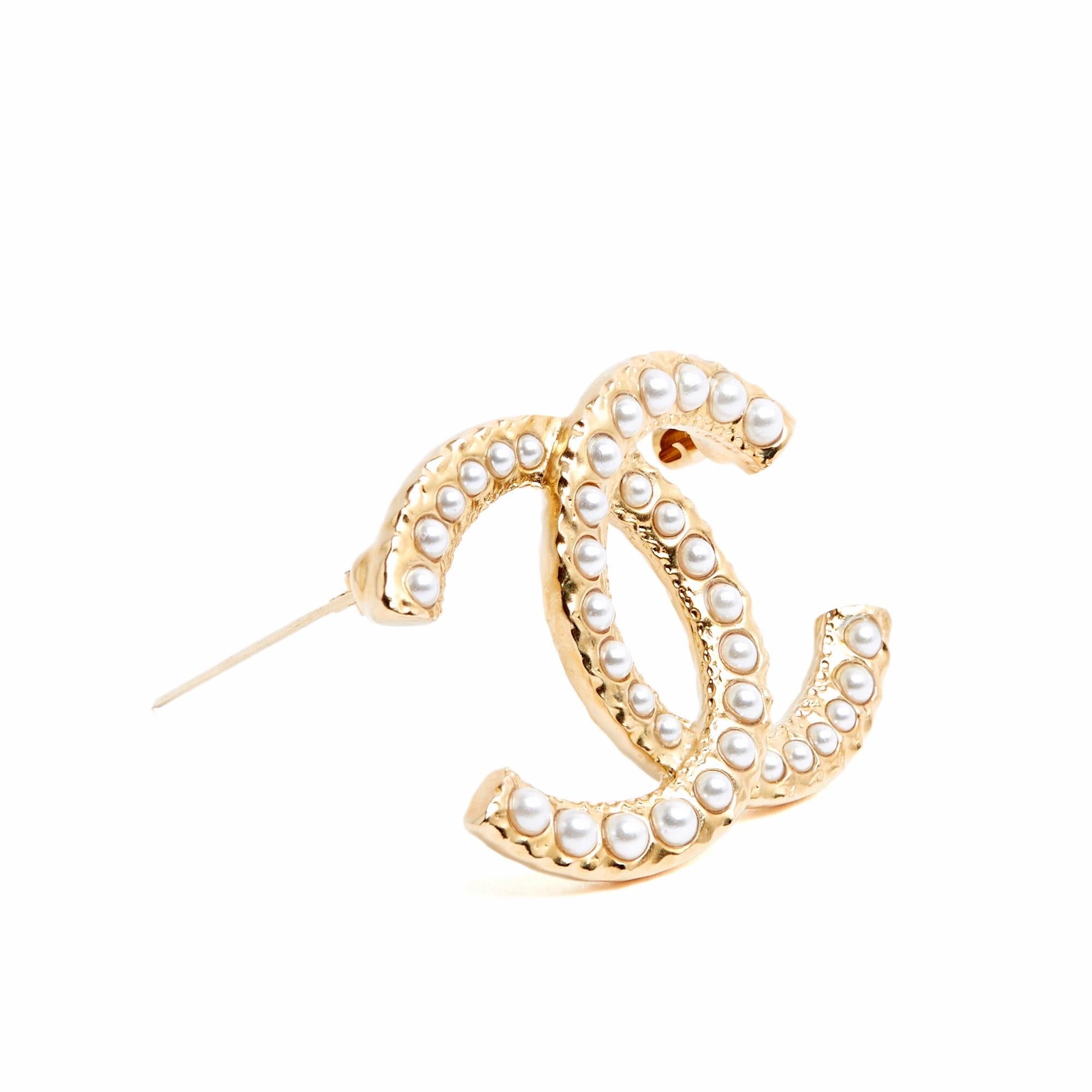 Chanel collection brooch AH2024 with a large CC logo motif in shaped gold-plated metal, encrusted with small 