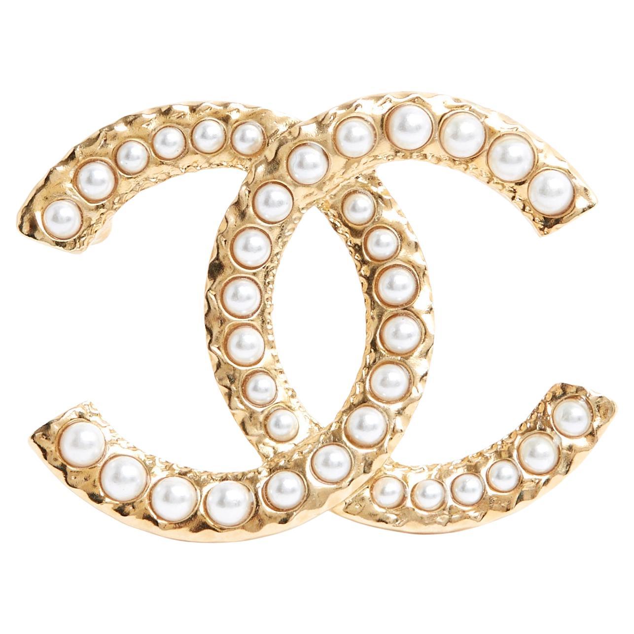 Chanel 2024 Broche Perles en chute CC Pequeñas a mini perlas de fantasía Maxi Broche