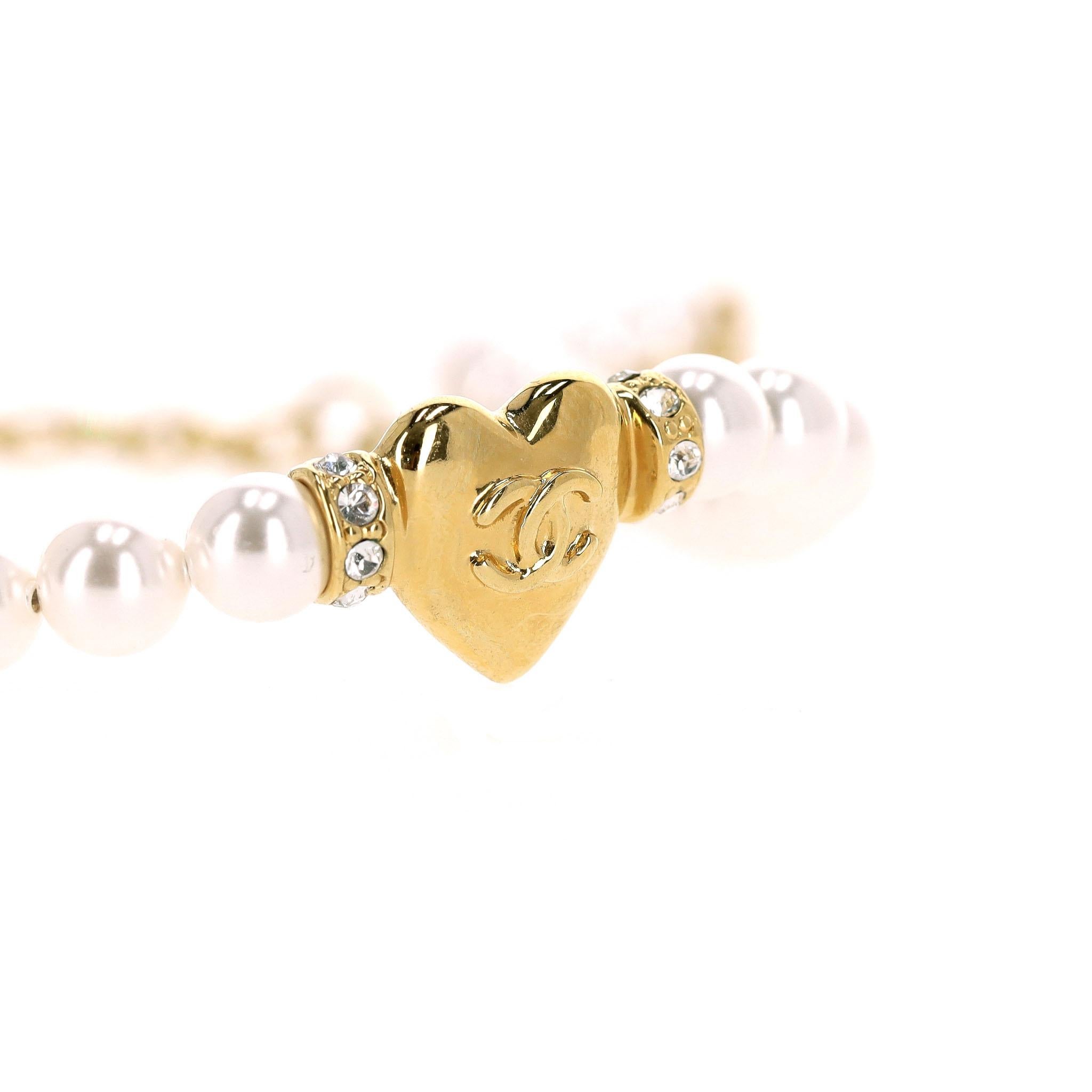 Chanel 2024 Collection Pearl Choker Necklace With 'CC' Logo Heart Pendants For Sale 1