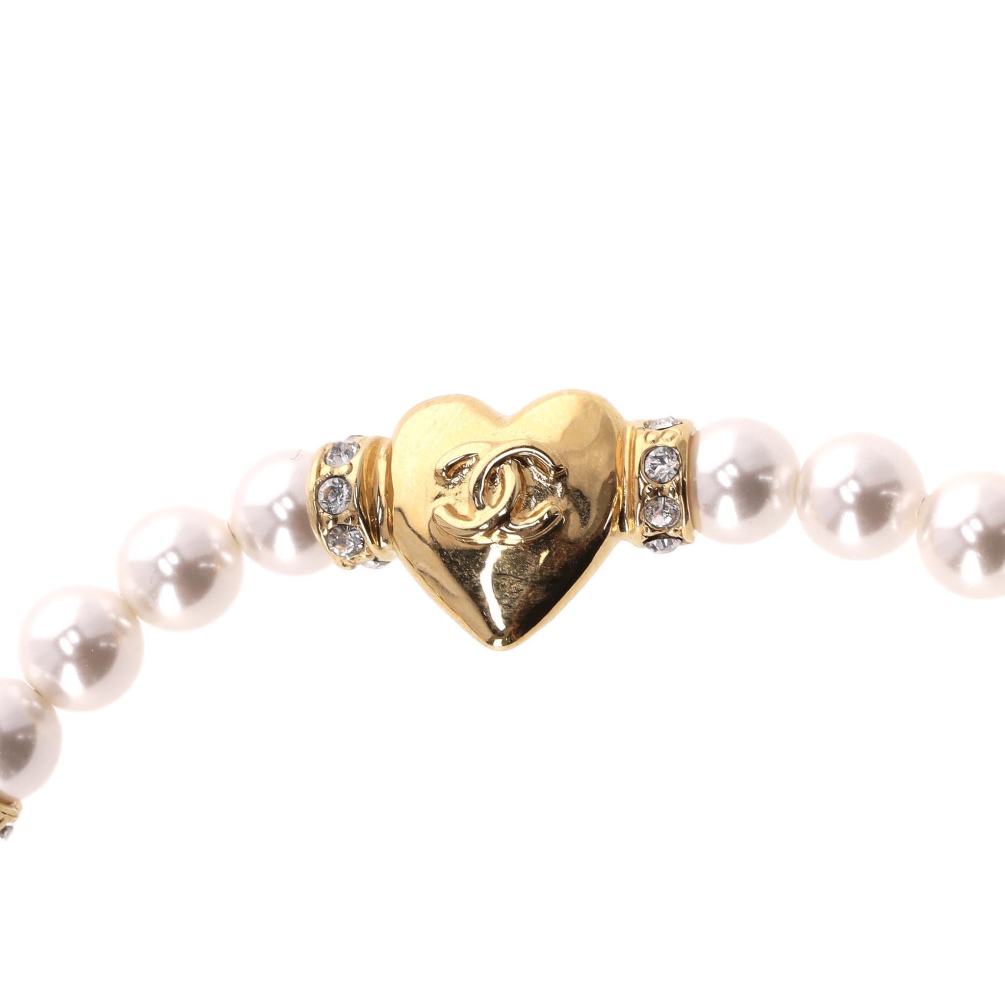 Chanel 2024 Collection Pearl Choker Necklace With 'CC' Logo Heart Pendants For Sale 3
