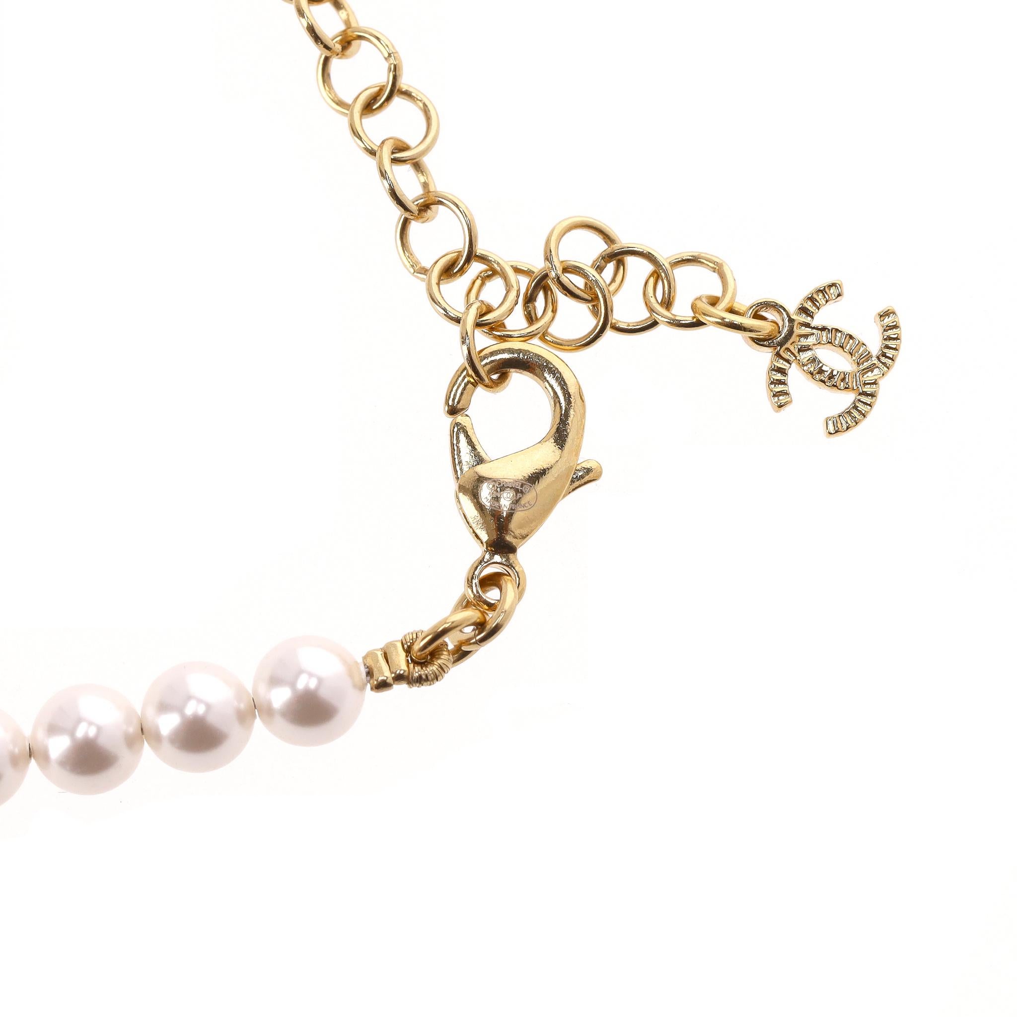 Chanel 2024 Collection Pearl Choker Necklace With 'CC' Logo Heart Pendants For Sale 4