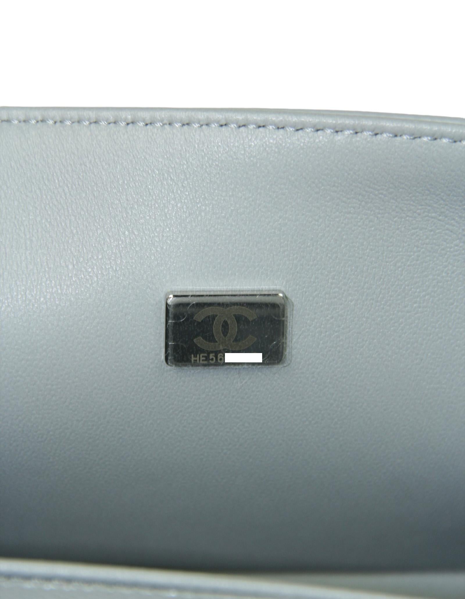 Chanel 2024 Grey Shiny Caviar Leather Quilted Medium Boy Bag For Sale 6