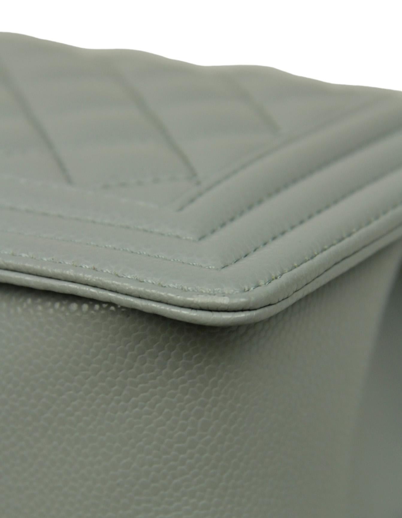Chanel 2024 Grey Shiny Caviar Leather Quilted Medium Boy Bag For Sale 3