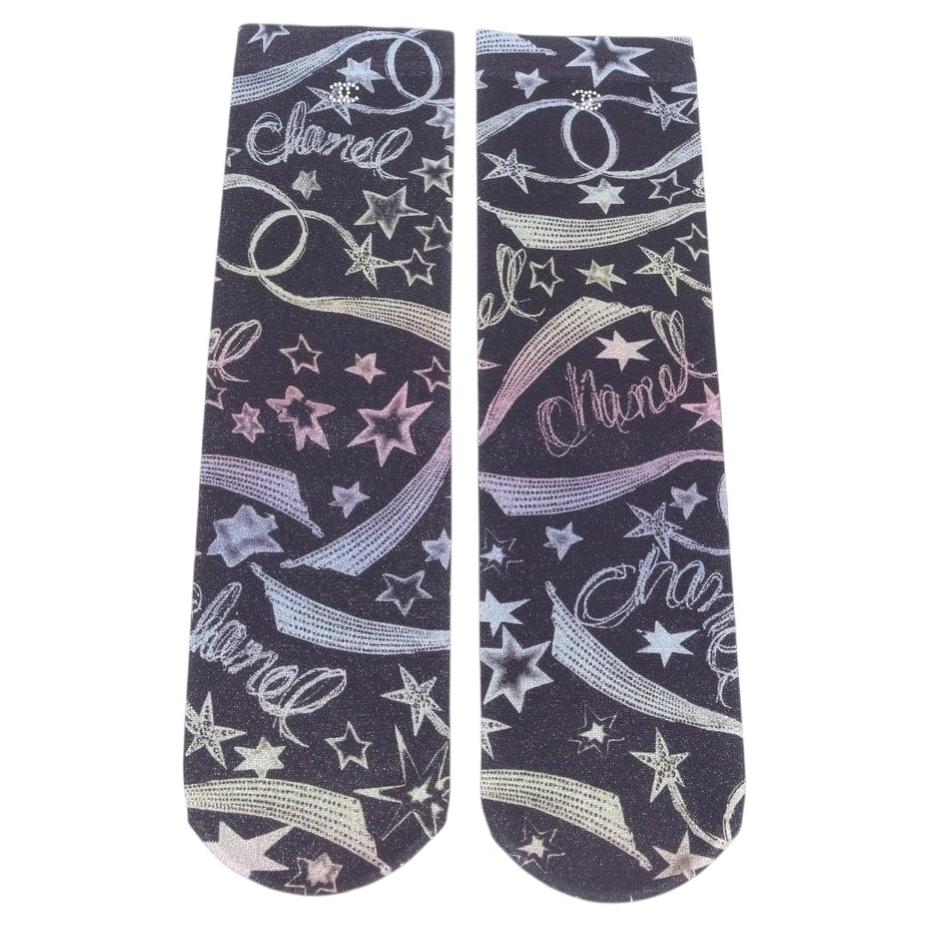 Chanel 2024 : chaussettes en nylon arc-en-ciel à imprimé étoiles, unisexes, taille unique en vente