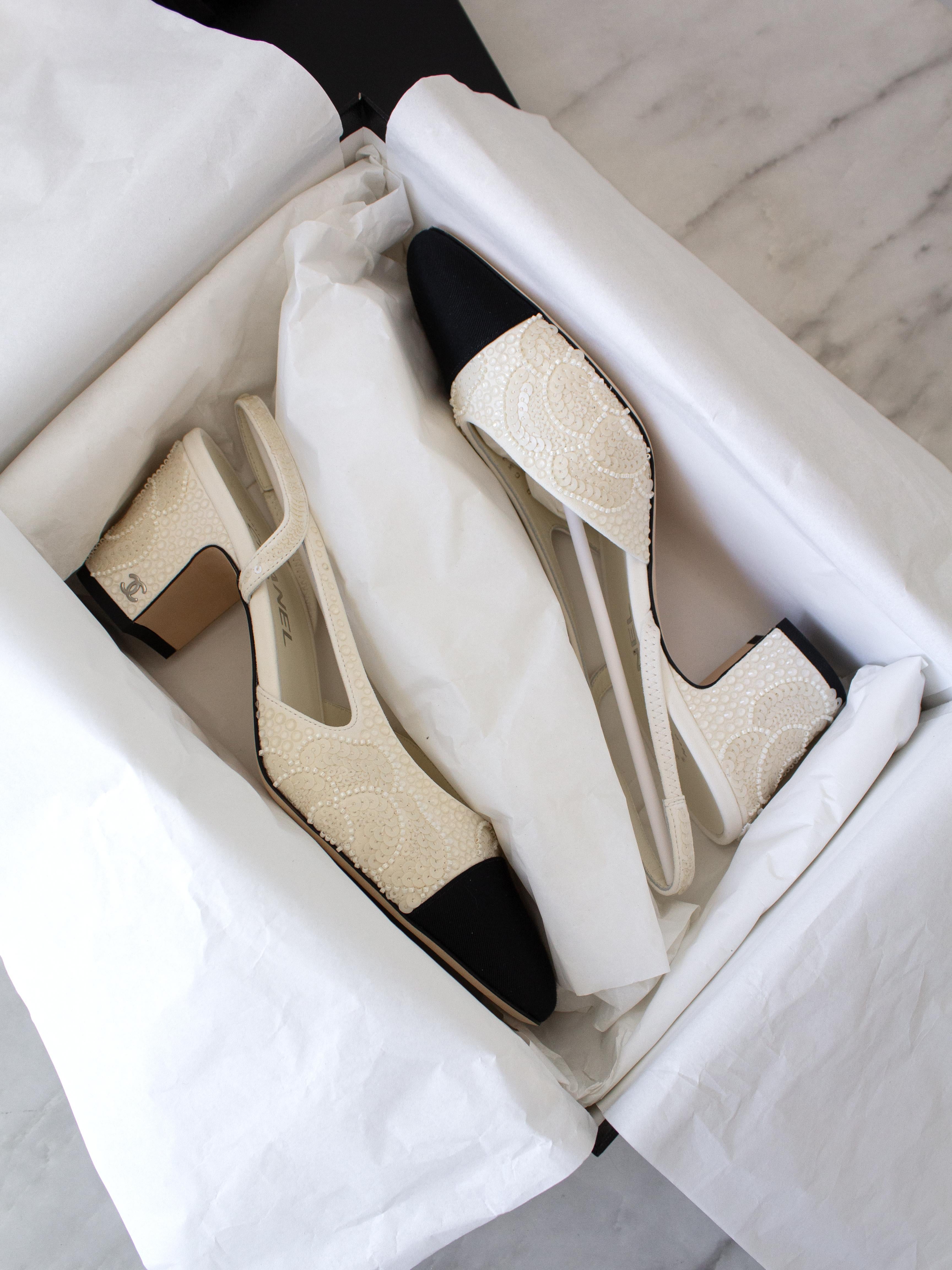 Scarpe Chanel 2024 White Black Embellished Pearl Crystal Camellia 24P Slingback 2