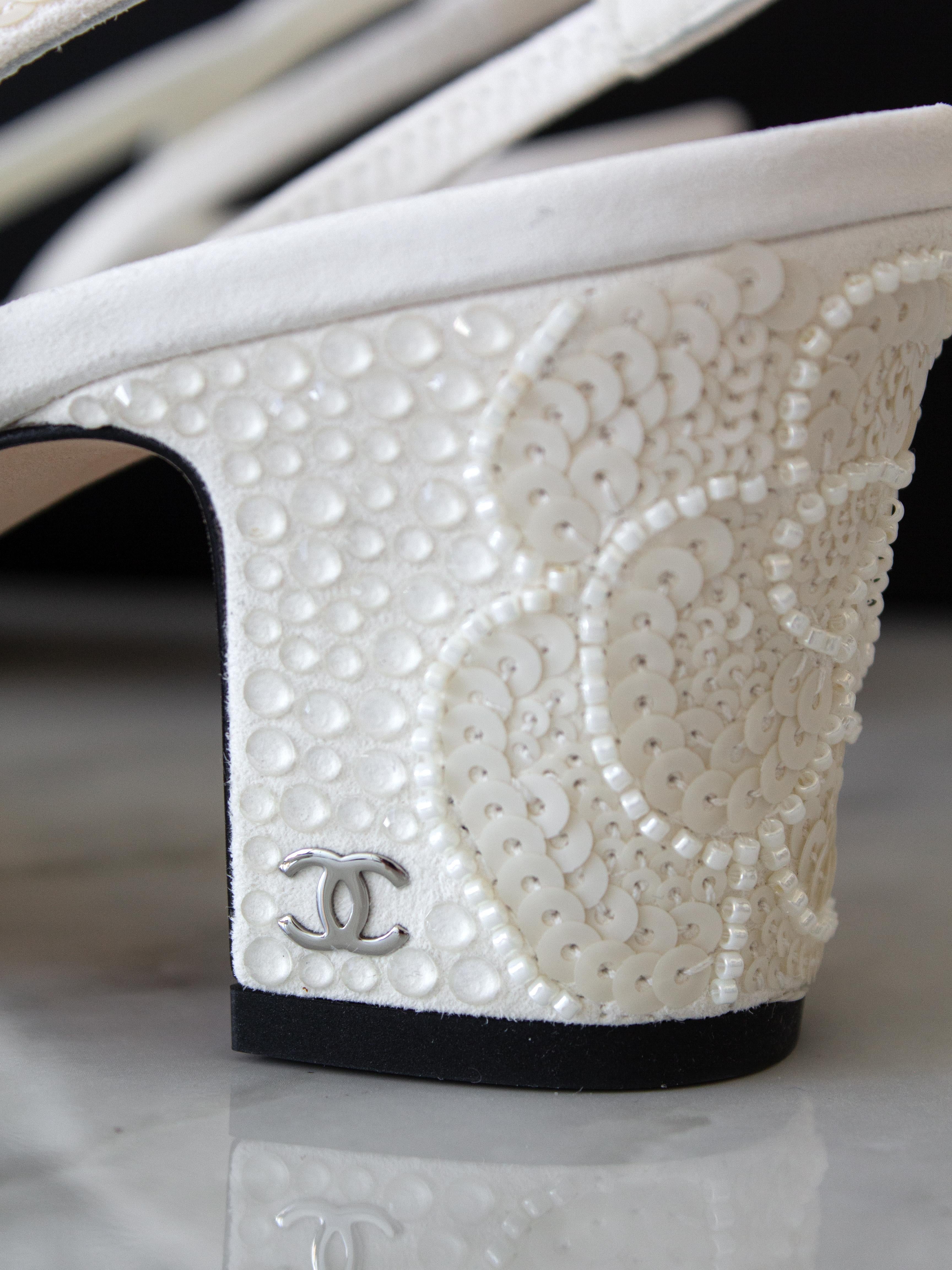 Chanel 2024 White Black Embellished Pearl Crystal Camellia 24P Slingback Shoes In New Condition For Sale In Jersey City, NJ