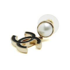 Chanel 2025 Boucles d'oreille Clous CC Black Enamel Golden Pendant Stud Earrings