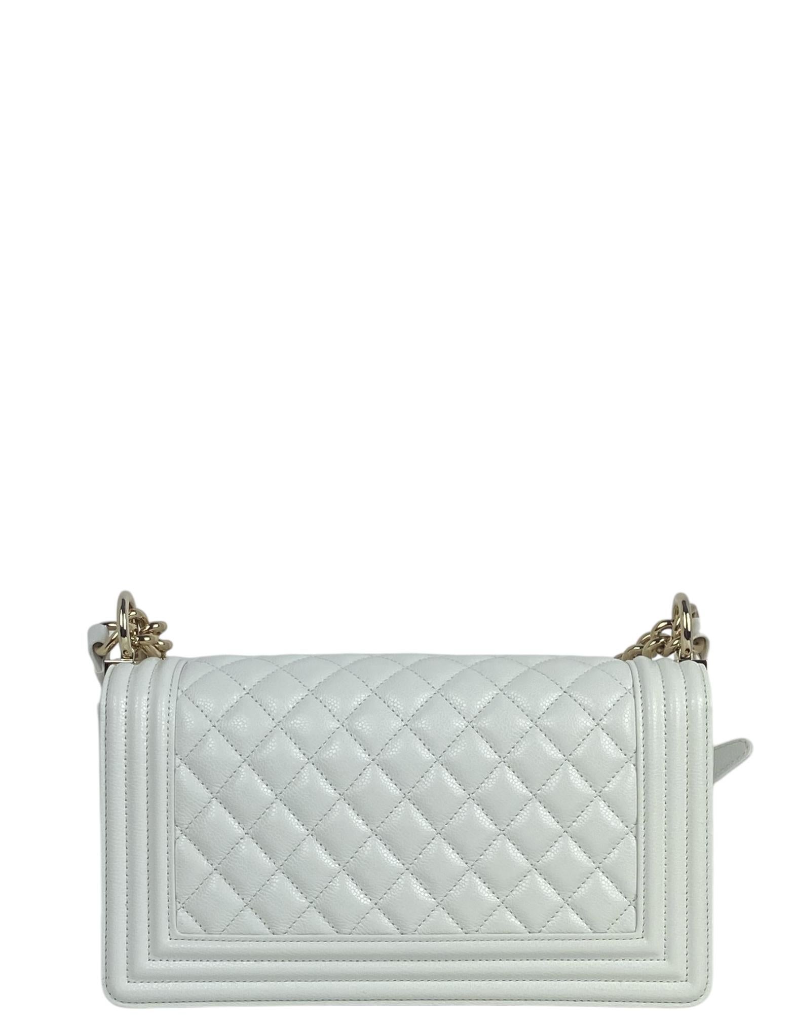 Donna Chanel 2025 NEW White Caviar Leather Quilted Medium Boy Bag w/ Receipt in vendita