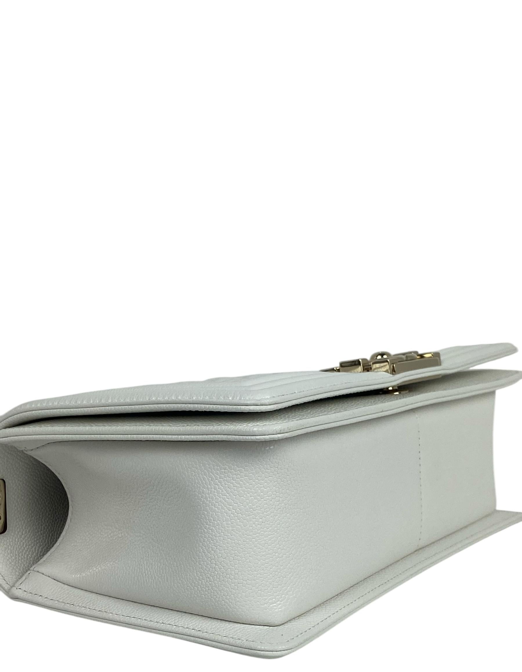 Chanel 2025 NEW White Caviar Leather Quilted Medium Boy Bag w/ Receipt in vendita 1