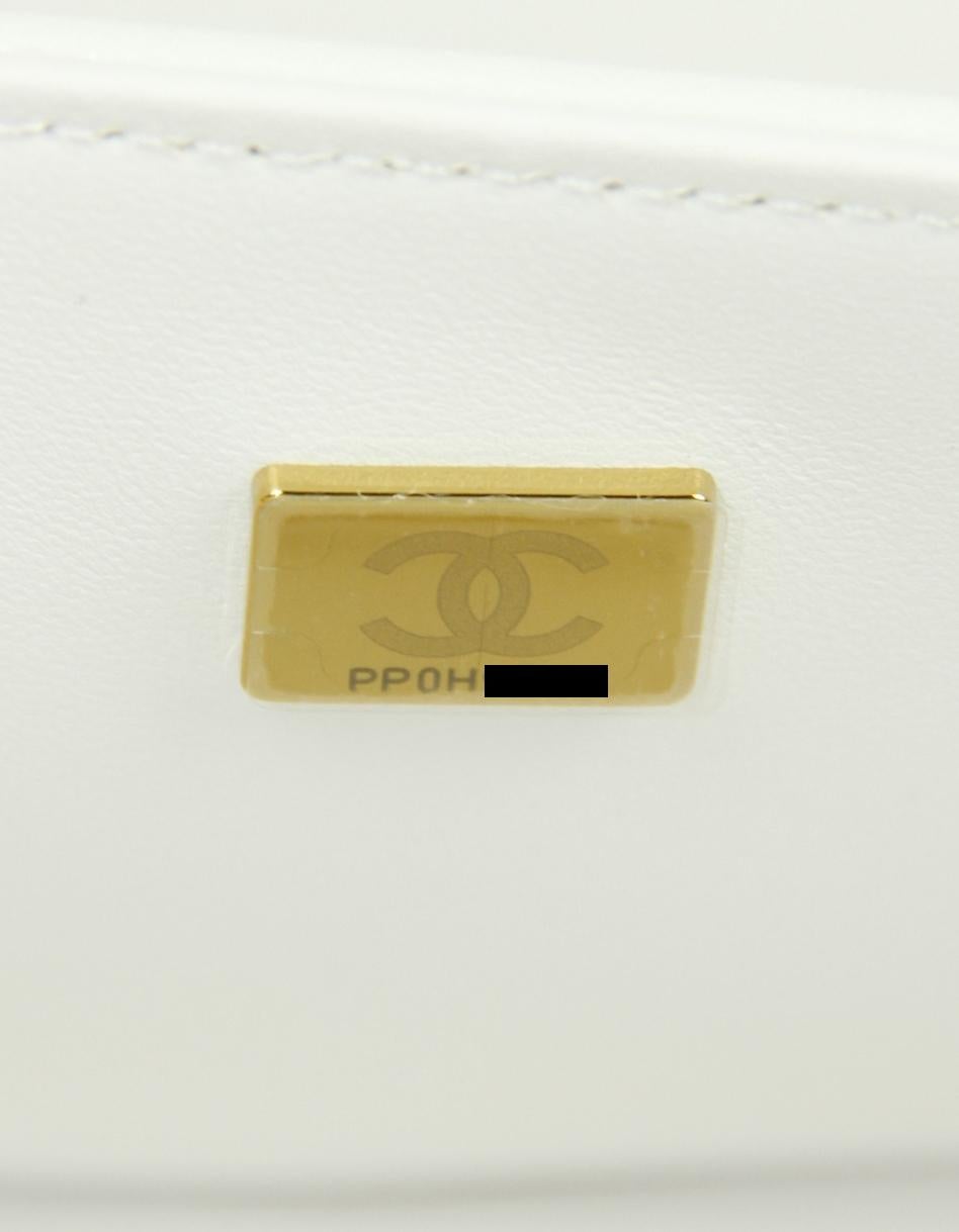 Chanel 2025 NEW White Caviar Leather Quilted Medium Boy Bag w/ Receipt in vendita 5