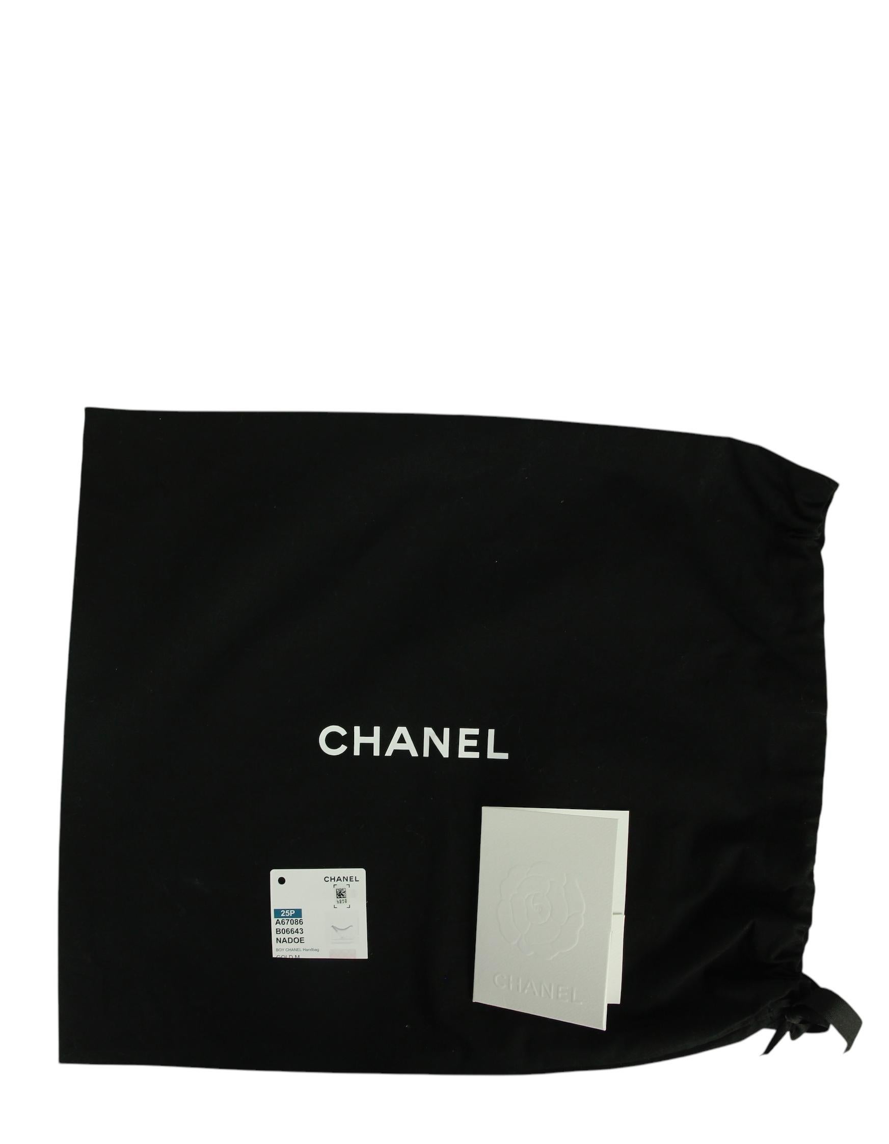 Chanel 2025 Borsa media trapuntata in pelle di caviale rosa con hardware in oro pallido in vendita 5