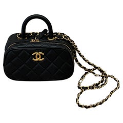 Chanel 2025A Borsa da bowling mini nera con finiture in oro opaco