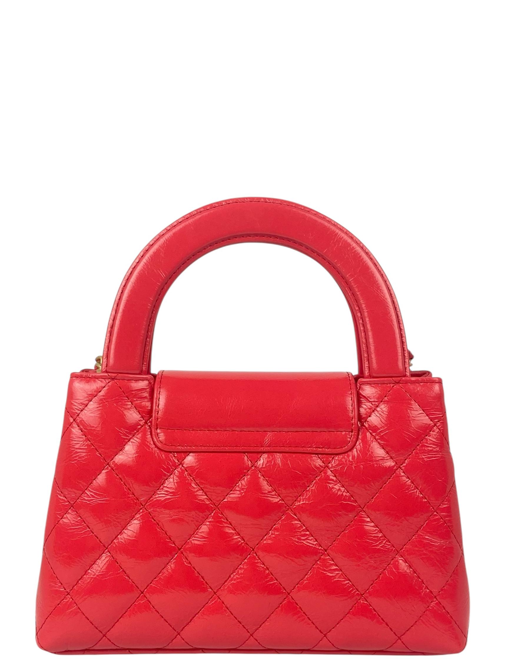 Chanel 2025C Bolso Crossbody Nano Kelly acolchado de piel de becerro rojo oscuro en Nuevo Estado en New York, NY