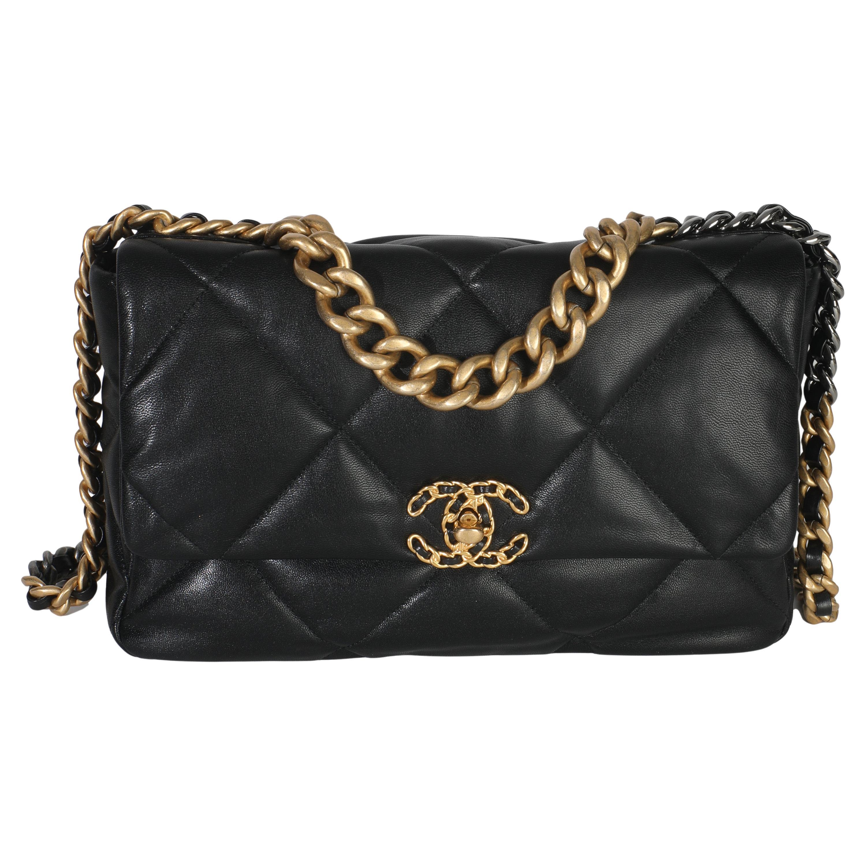 Chanel 20A Black Quilted Lambskin Large Chanel 19 Flap Bag en vente
