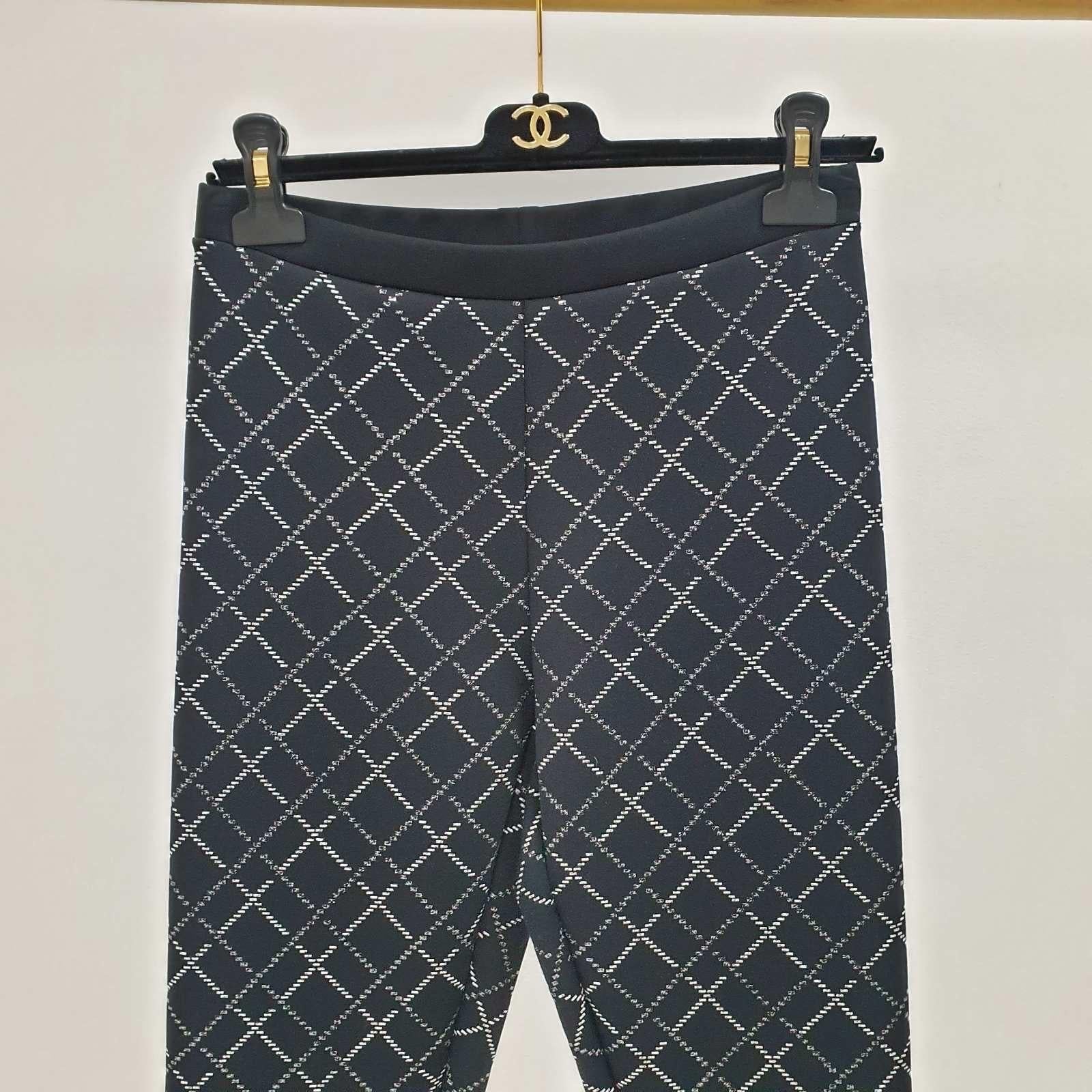 CHANEL 2020 Cruise Runway CC Quilt Pattern Leggings.
Sz.40 
Very good condition. Signs of wear seen on pics