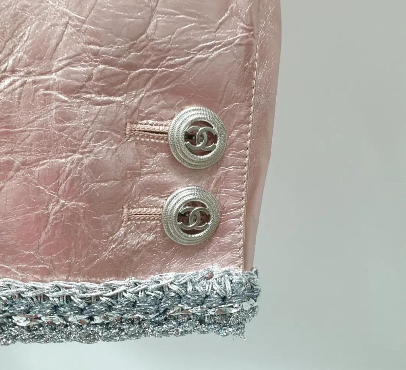 CHANEL 20S Metallic Pink Leather Silver Embroidered Jacket Shorts Suit In Excellent Condition For Sale In Krakow, PL