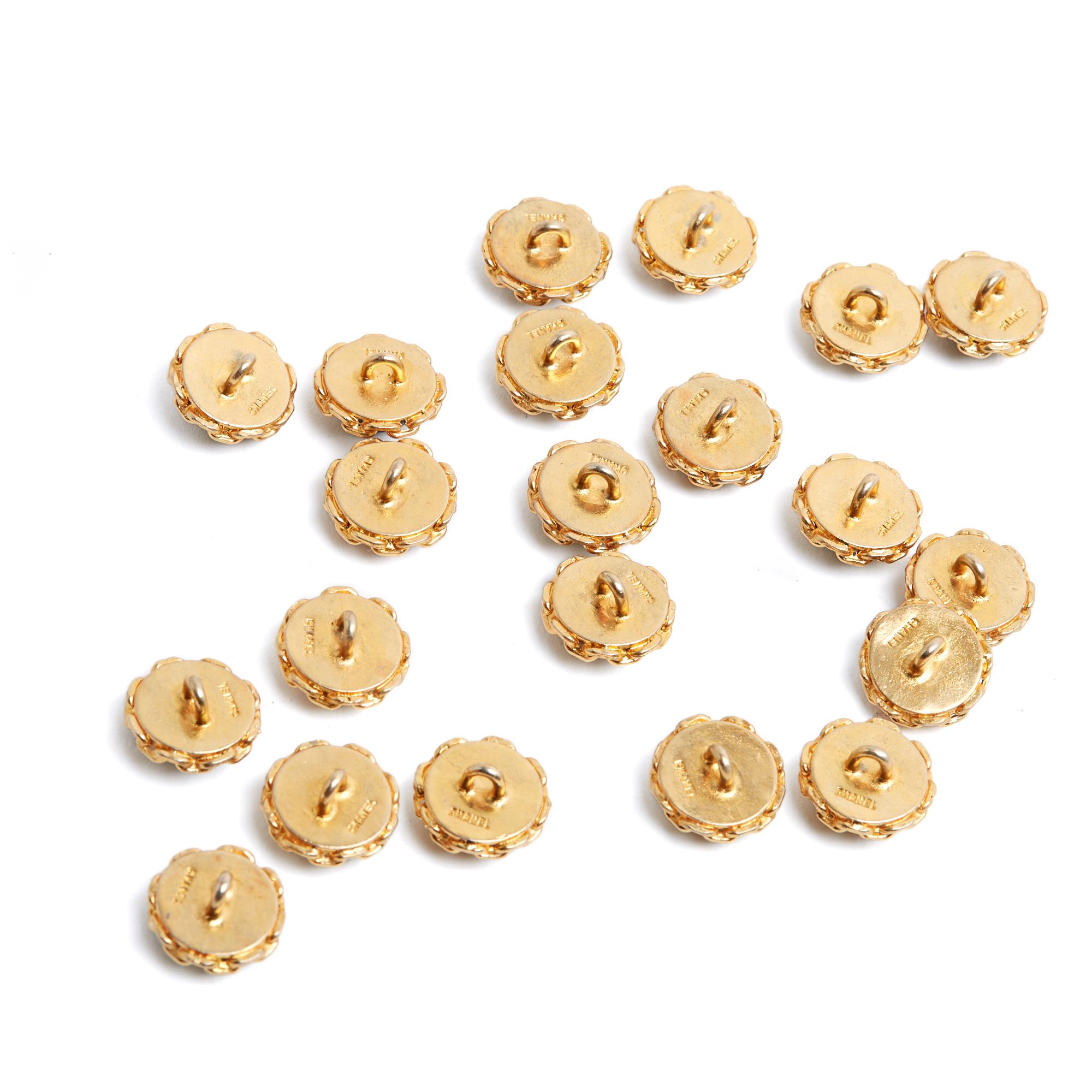 Ball Cut Chanel 21 Boutons 19 mm  doré noir 1980s golden metal black glass 19 mm buttons For Sale