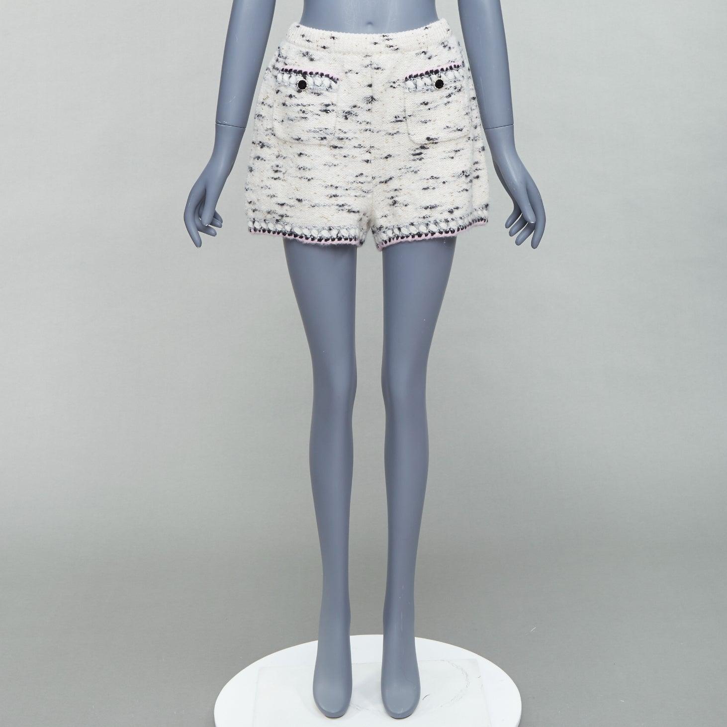 CHANEL 21A Runway cream cashmere wool tweed trim boucle knit shorts FR40 L For Sale 5