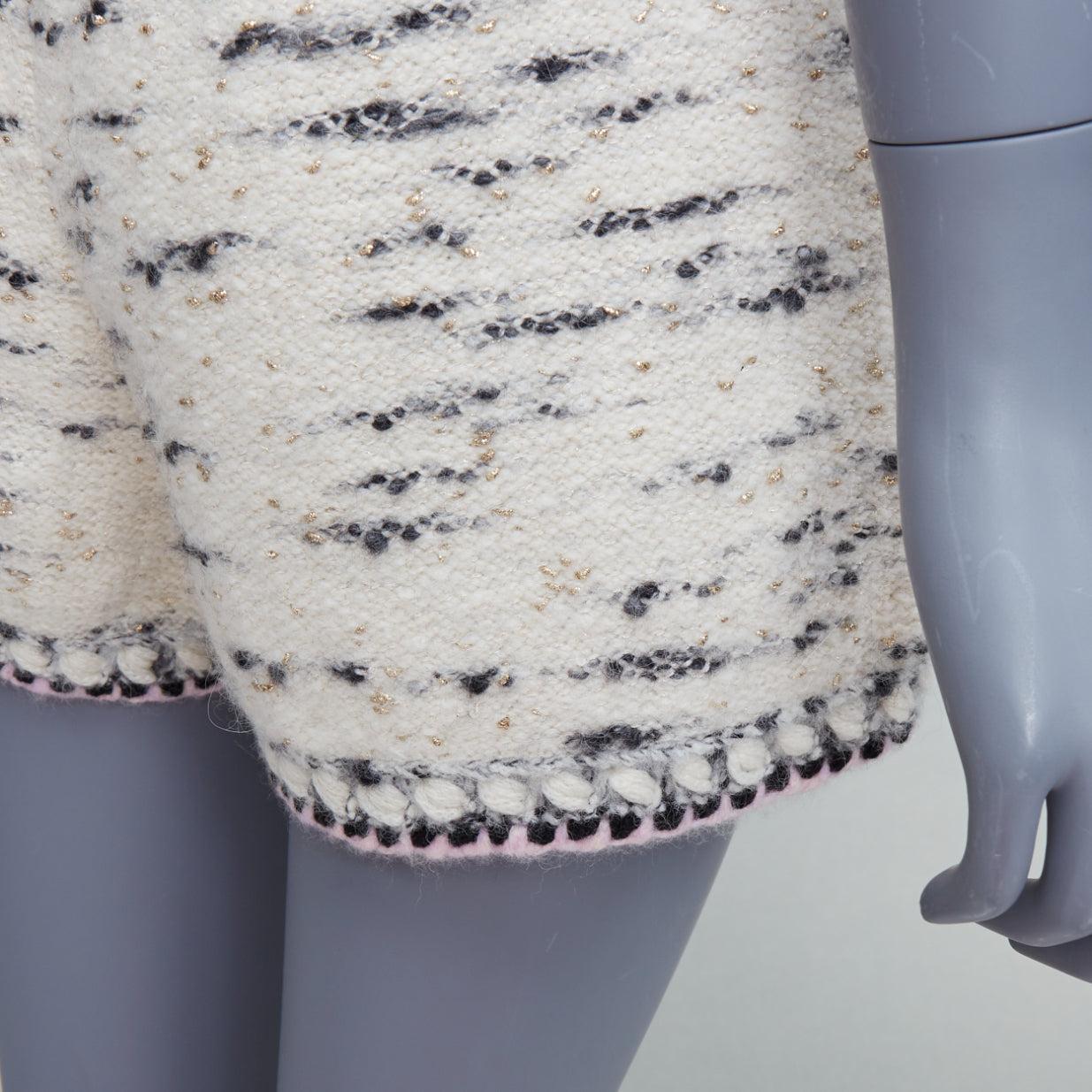 CHANEL 21A Runway cream cashmere wool tweed trim boucle knit shorts FR40 L For Sale 2