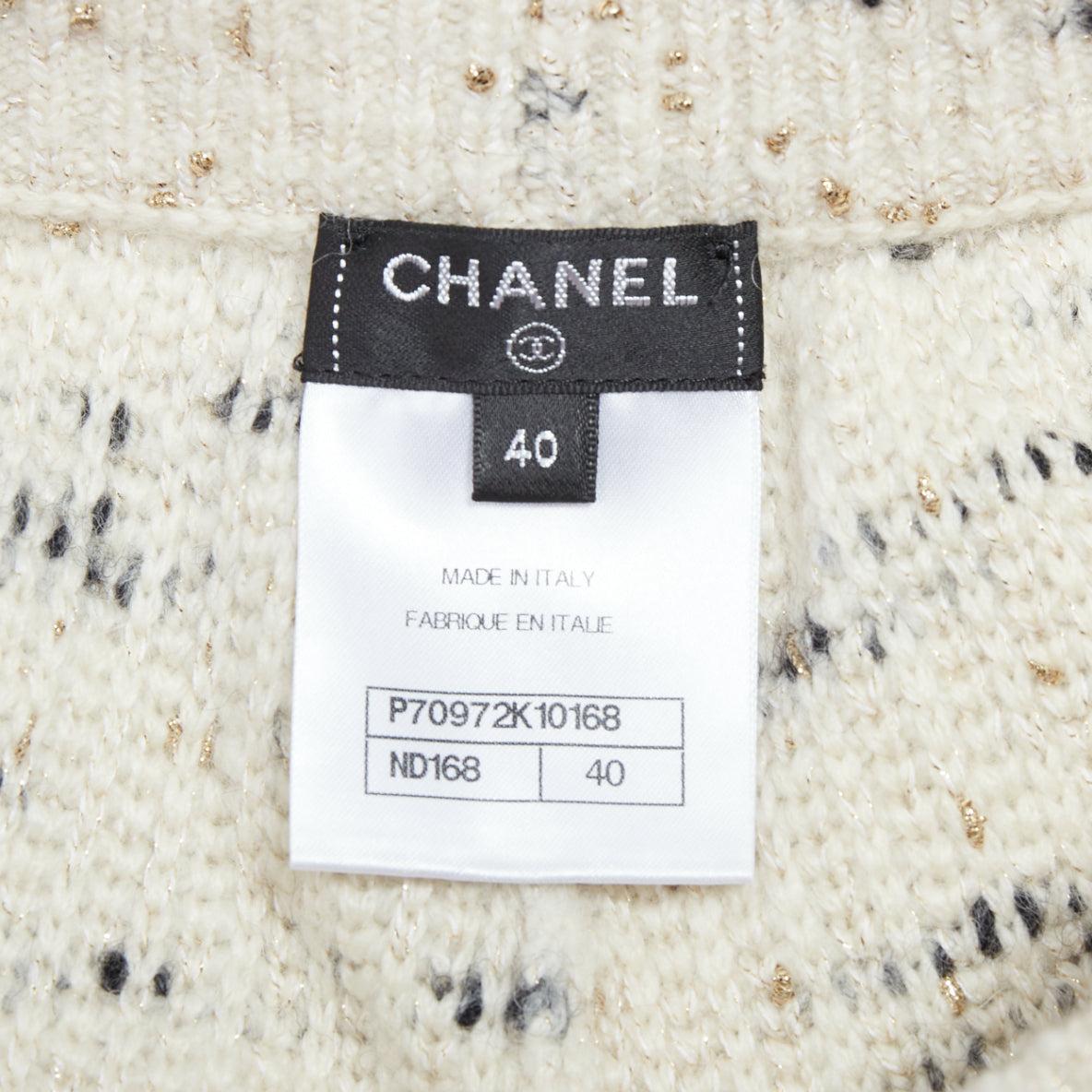 CHANEL 21A Runway cream cashmere wool tweed trim boucle knit shorts FR40 L For Sale 3