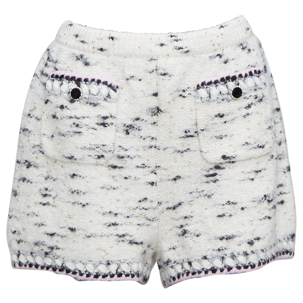 Chanel 21A Pantaloncini in maglia boucle crema cashmere e lana tweed FR40 L.