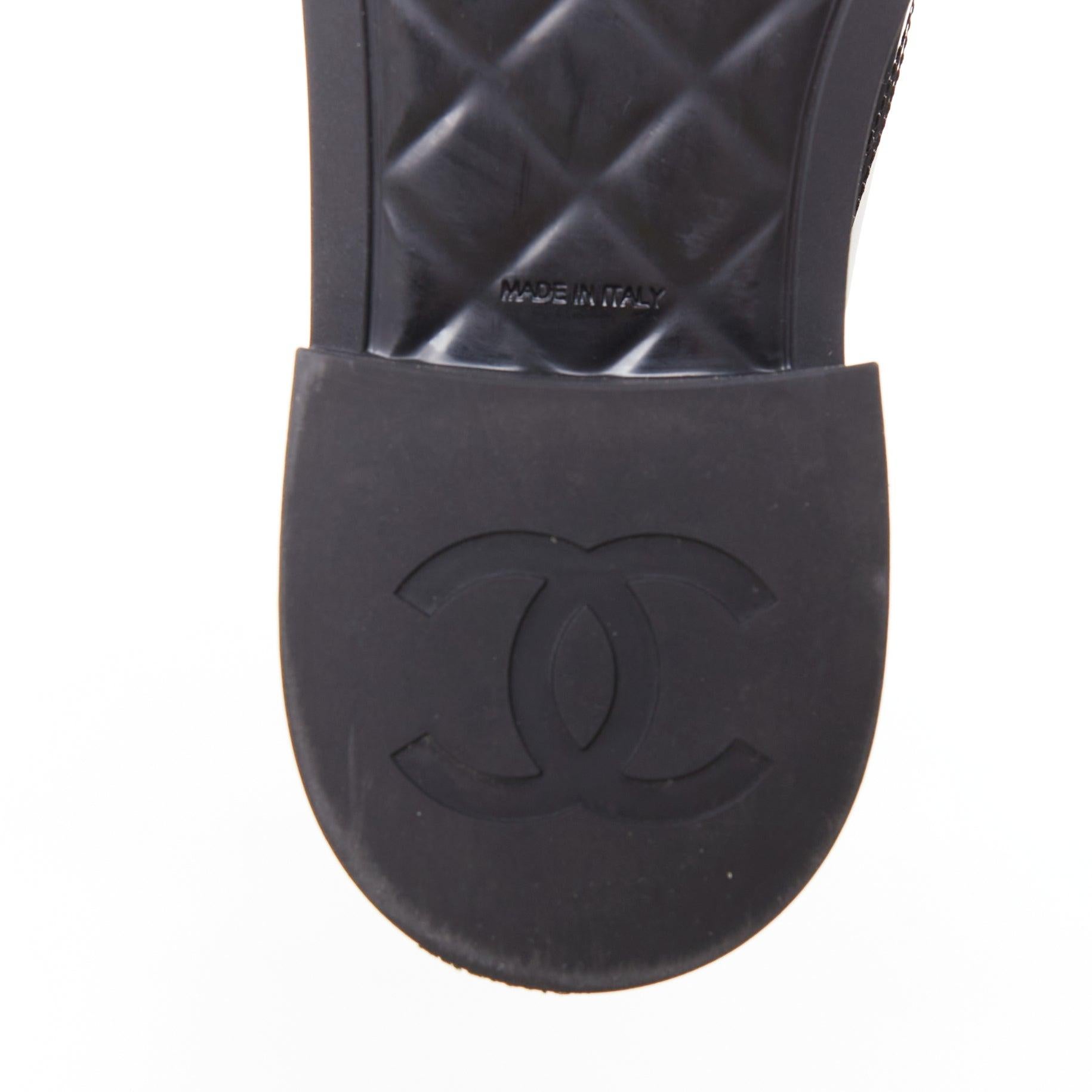 CHANEL 21B schwarz weißes Nylon Lackleder CC Brogue Creepers EU38 im Angebot 5