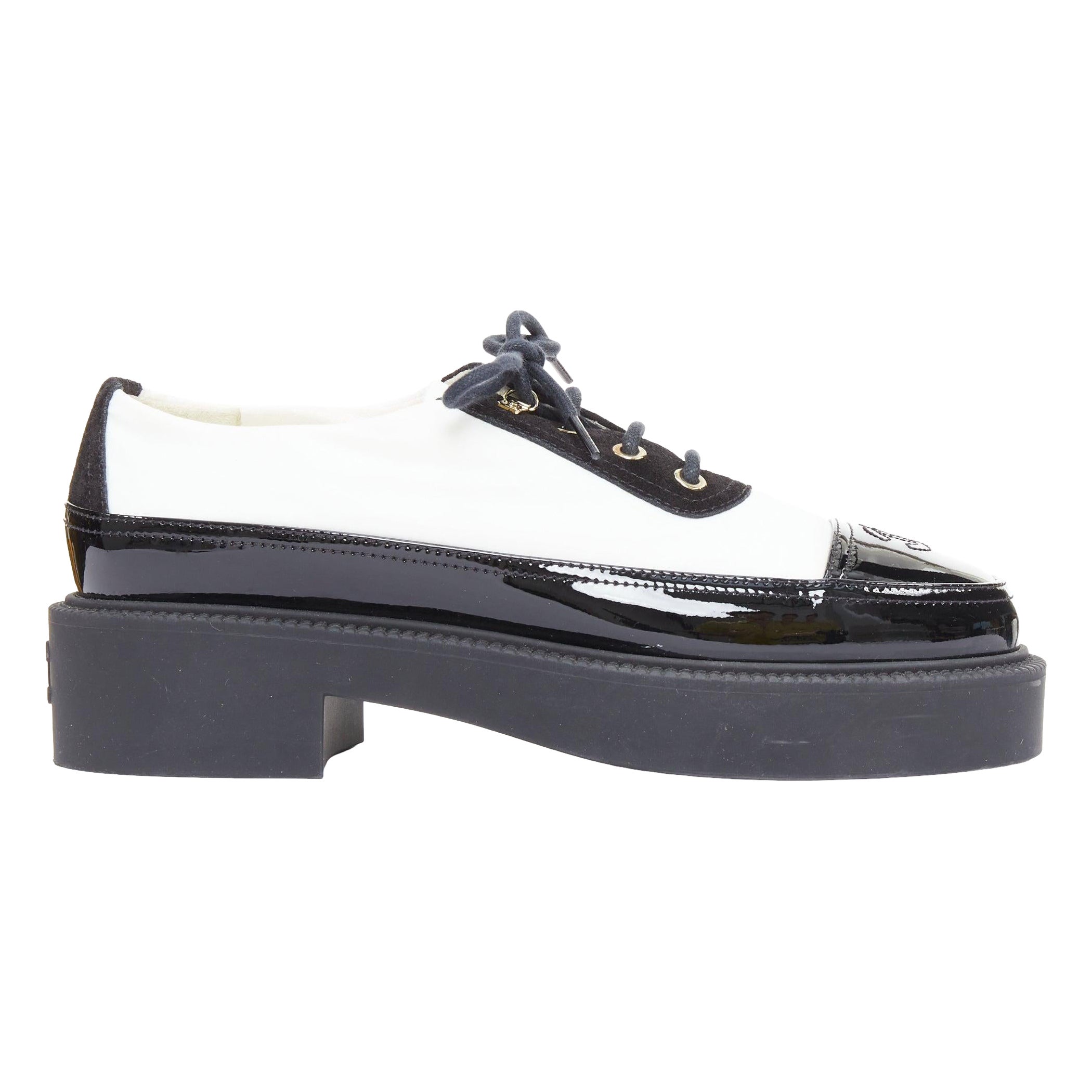 CHANEL 21B noir blanc nylon cuir verni CC brogue creepers EU38