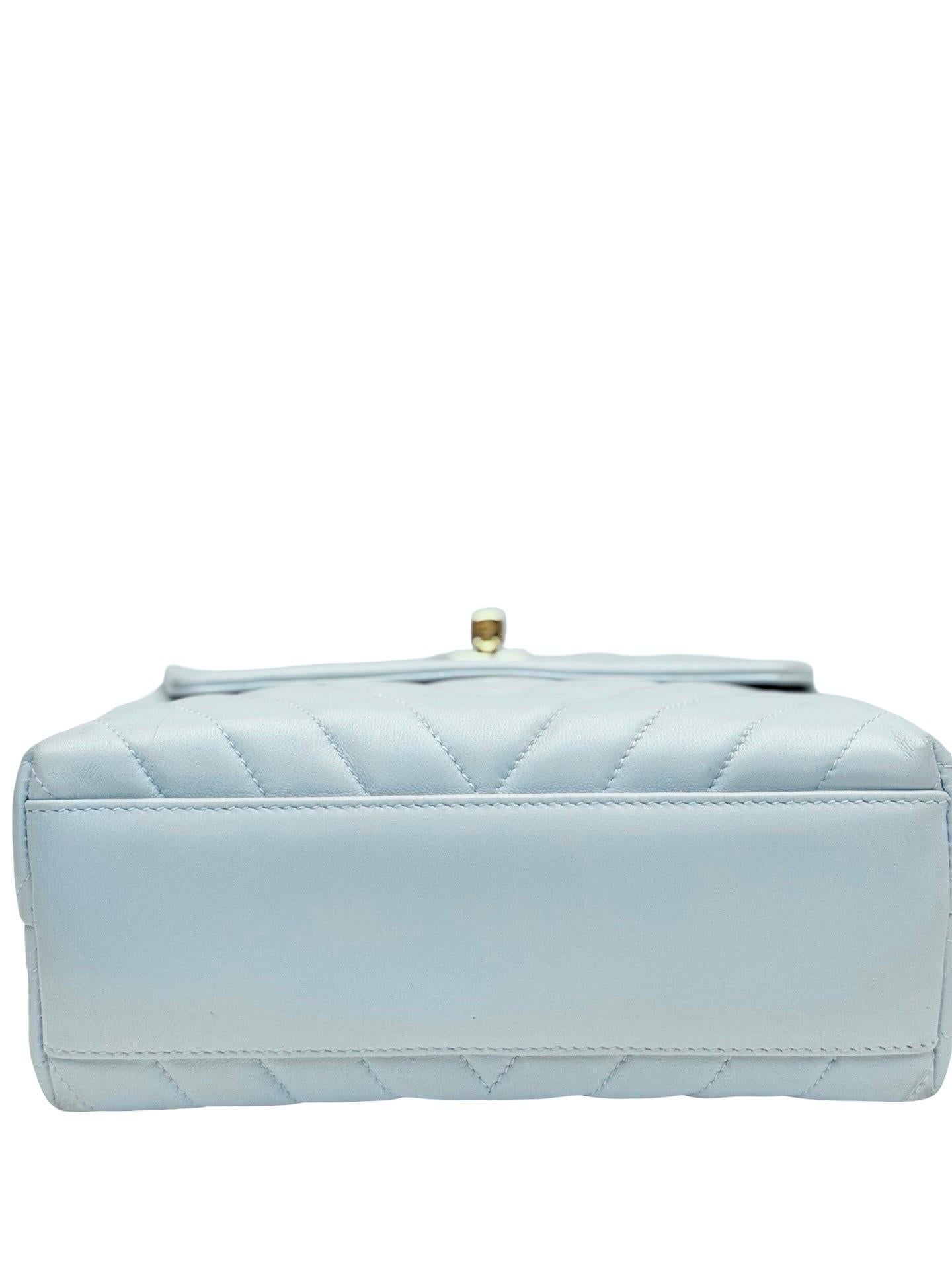 Chanel 21cm light blue chevron lambskin shoulder bag For Sale 11