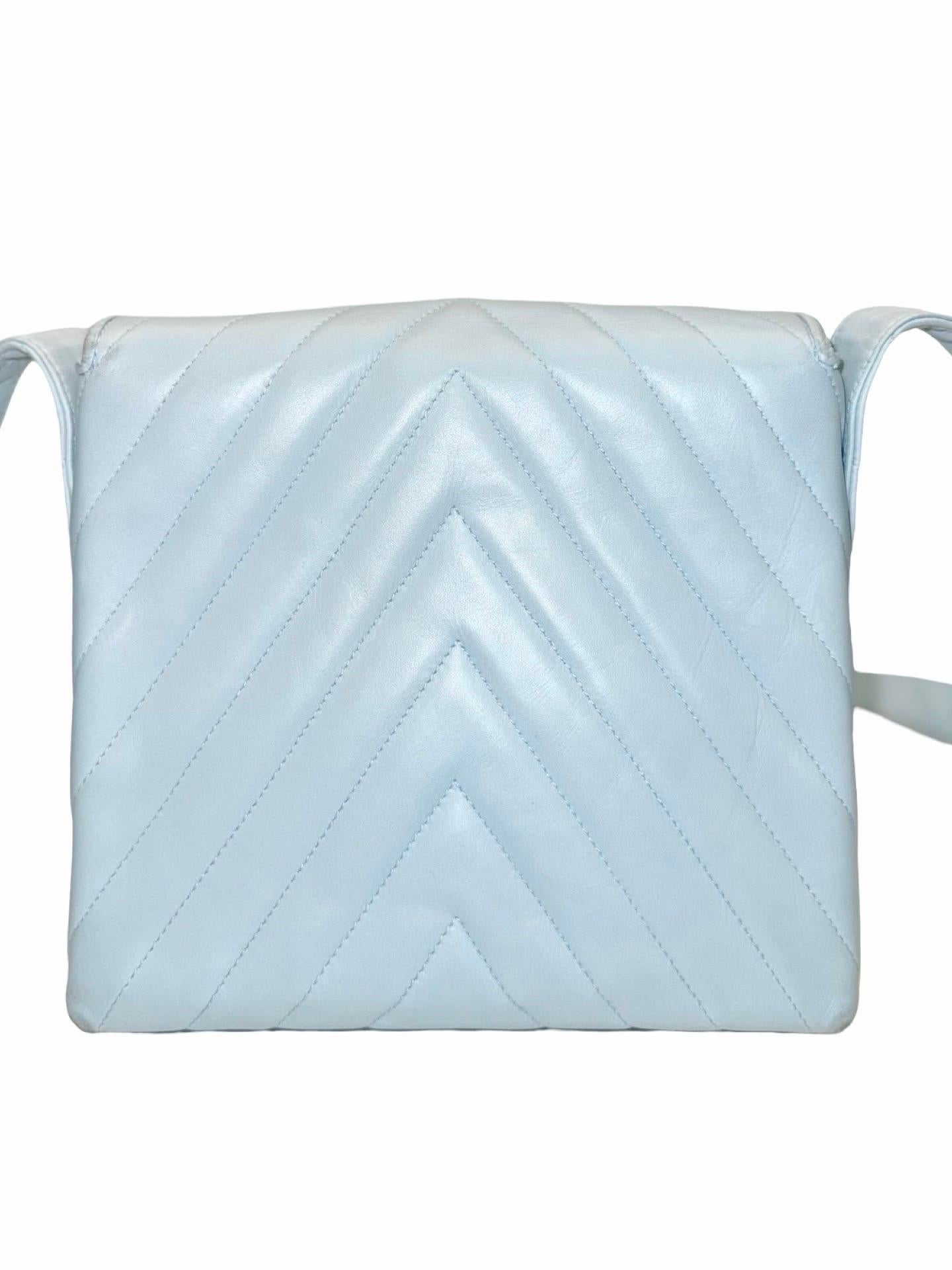 Blue Chanel 21cm light blue chevron lambskin shoulder bag For Sale