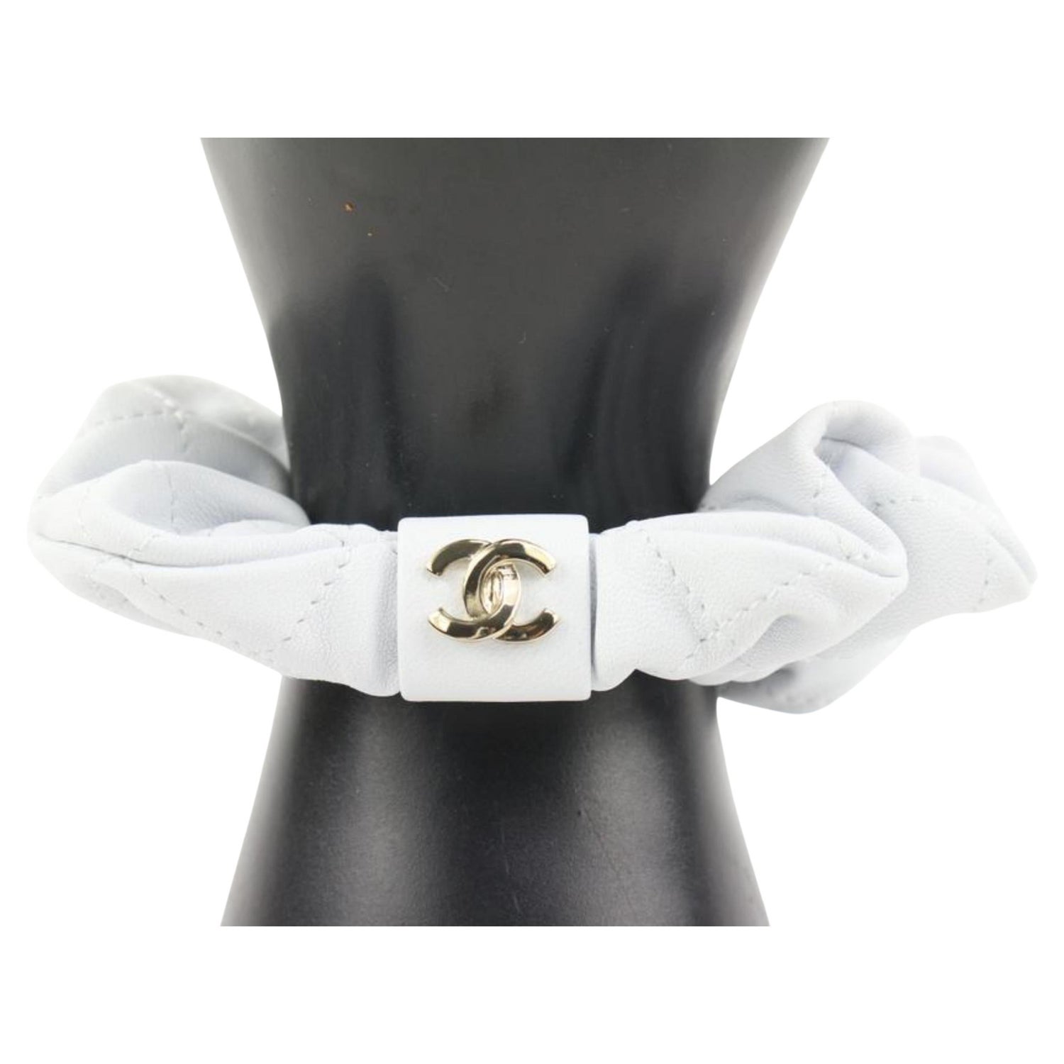 Chanel Faux Pearl CC Scrunchie For Sale at 1stDibs
