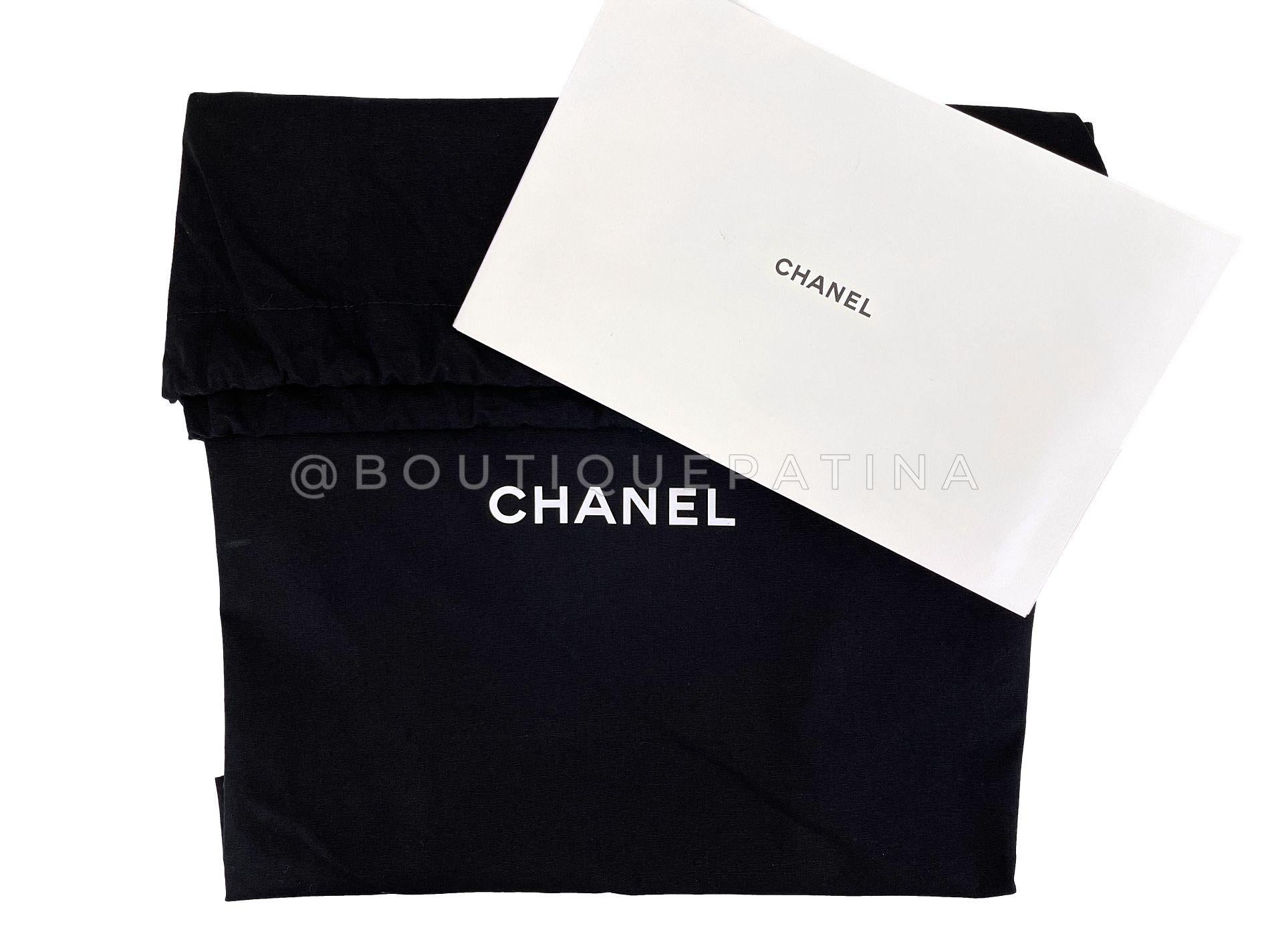 Chanel 21K Rainbow Letter Print NS Quilted Tote Bag GHW 68768 en vente 7