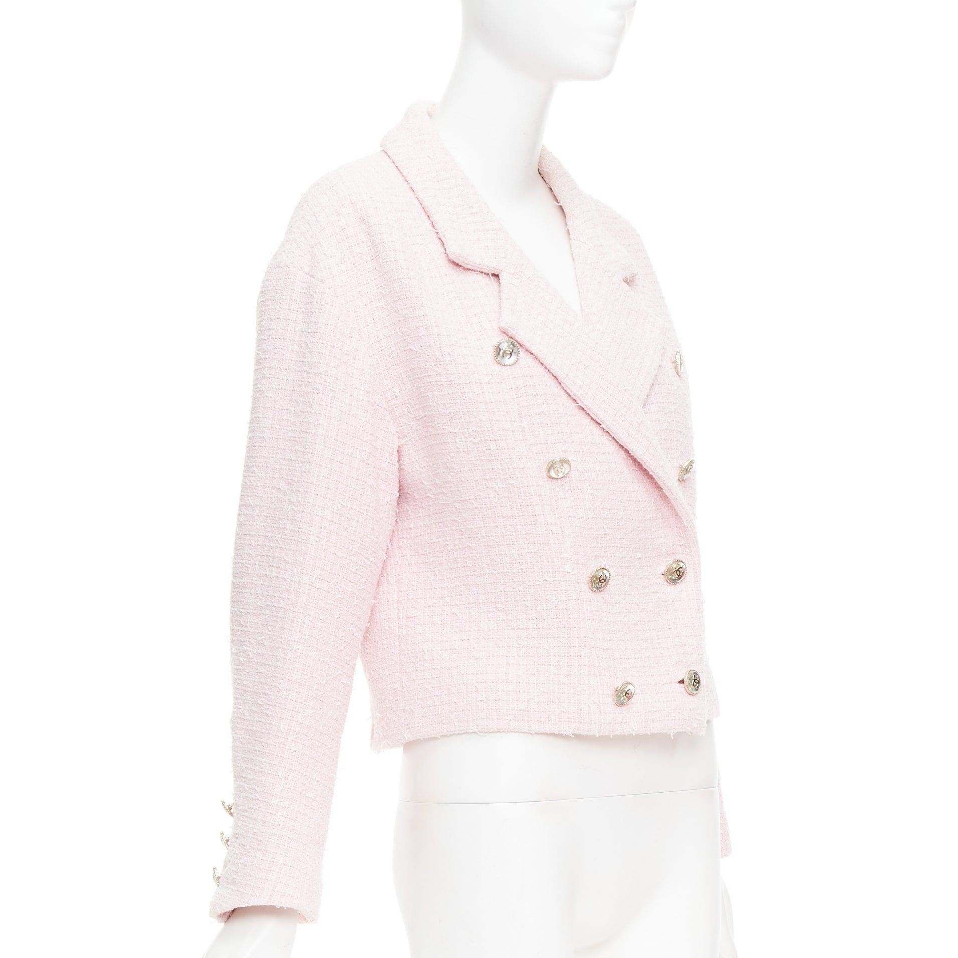 Chanel 21P rosa in tweed di cotone con bottoni CC doppiopetto FR38 M. In condizioni buone in vendita a Hong Kong, NT