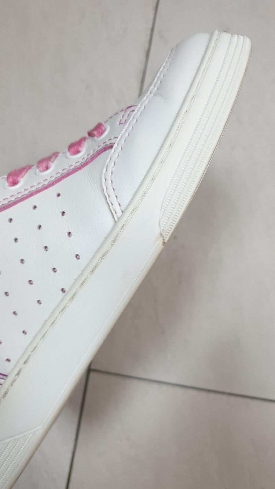 Chanel 21P White Leather Pink Low Top Sneakers For Sale 6
