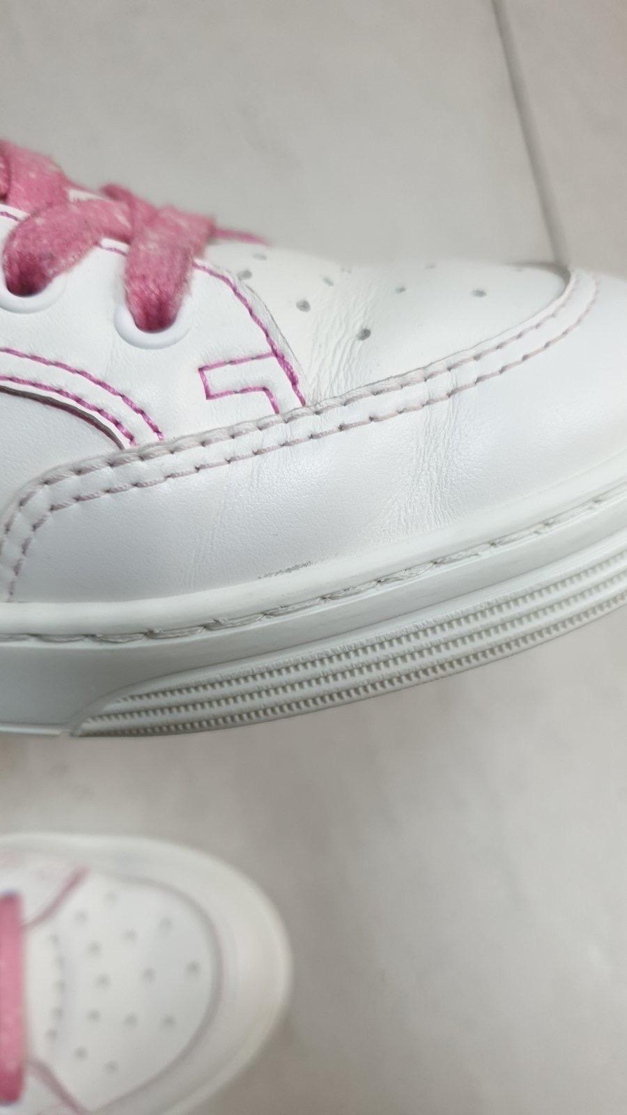 Chanel 21P White Leather Pink Low Top Sneakers For Sale 7