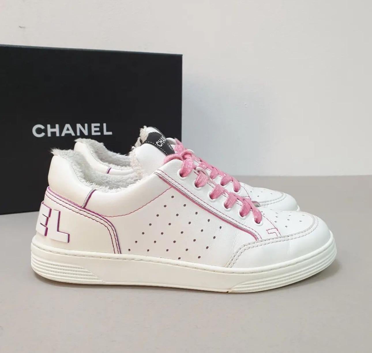 Women's Chanel 21P White Leather Pink Low Top Sneakers For Sale
