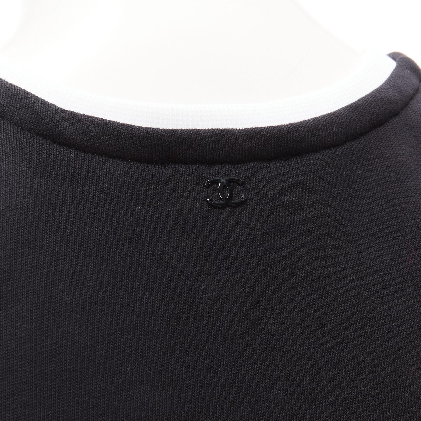 CHANEL 21S No.5 black white neon pink print cotton tank top FR34 XS
Reference: AAWC/A00205
Brand: Chanel
Designer: Virginie Viard
Collection: 2021
Material: Cotton
Color: Black, Pink
Pattern: Graphic
Made in: Italy

CONDITION:
Condition: Excellent,