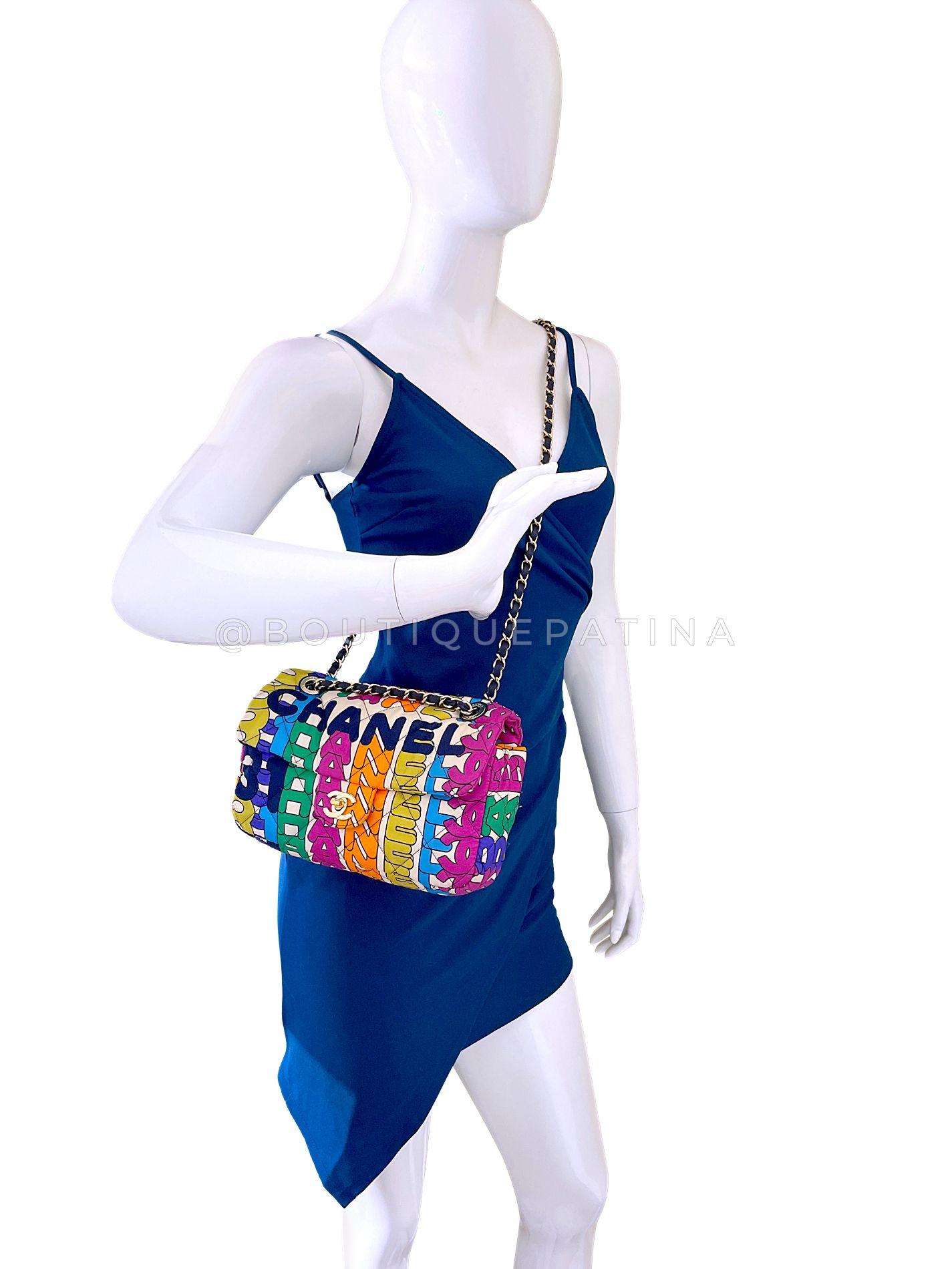 Chanel 21S Regenbogen Buchstaben gesteppt Logo Klappe Tasche GHW 68938 im Angebot 9