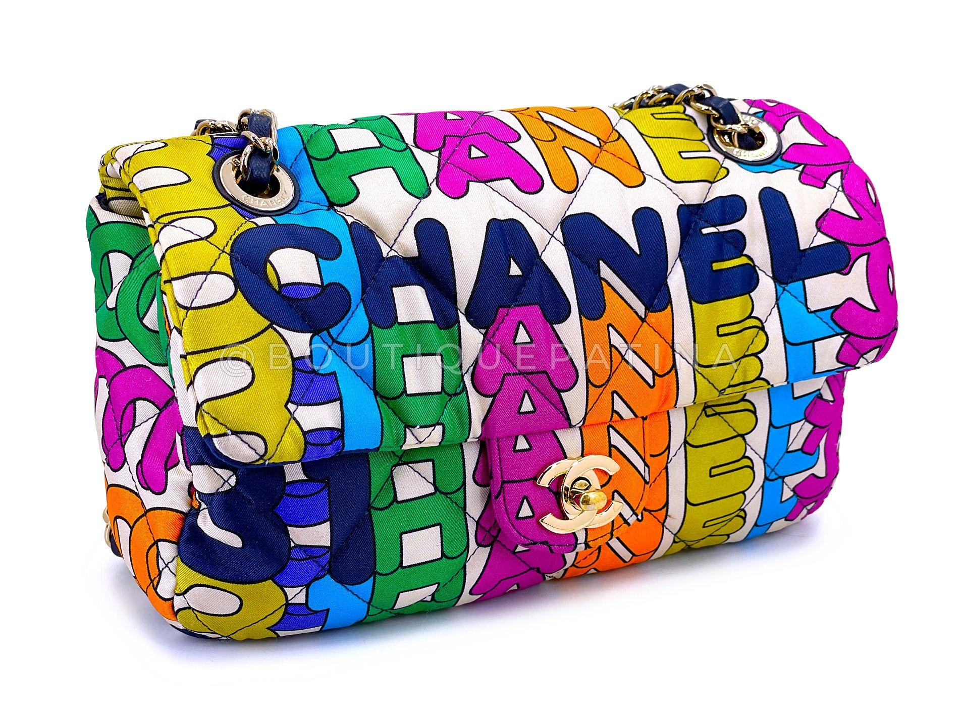 Chanel 21S Regenbogen Buchstaben gesteppt Logo Klappe Tasche GHW 68938 (Beige) im Angebot