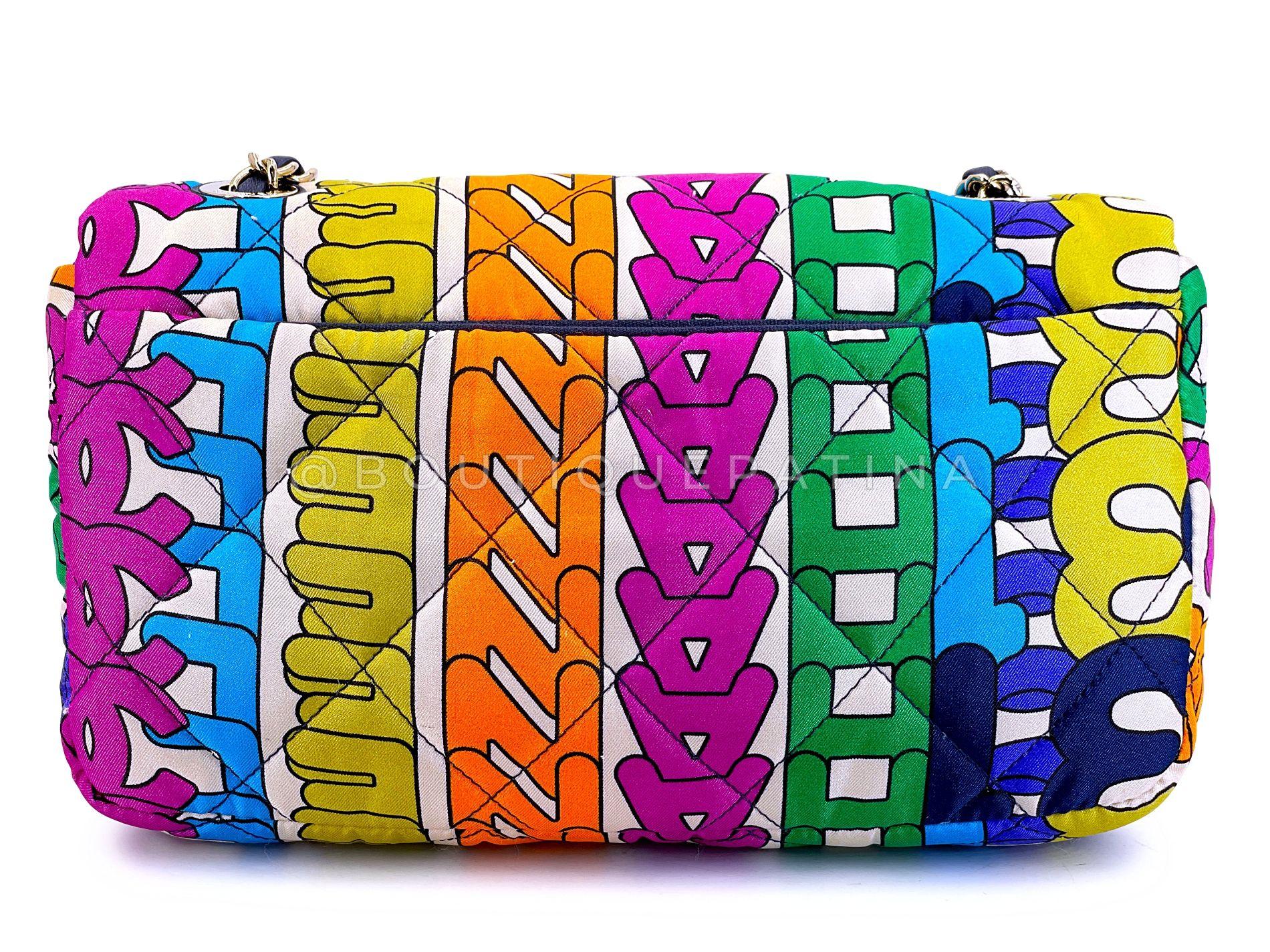 Chanel 21S Regenbogen Buchstaben gesteppt Logo Klappe Tasche GHW 68938 Damen im Angebot