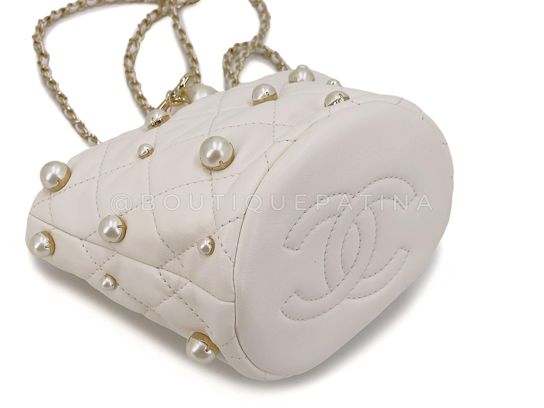 Chanel 21S White Cream About Pearls Bucket Bag Mini  67973 en vente 3